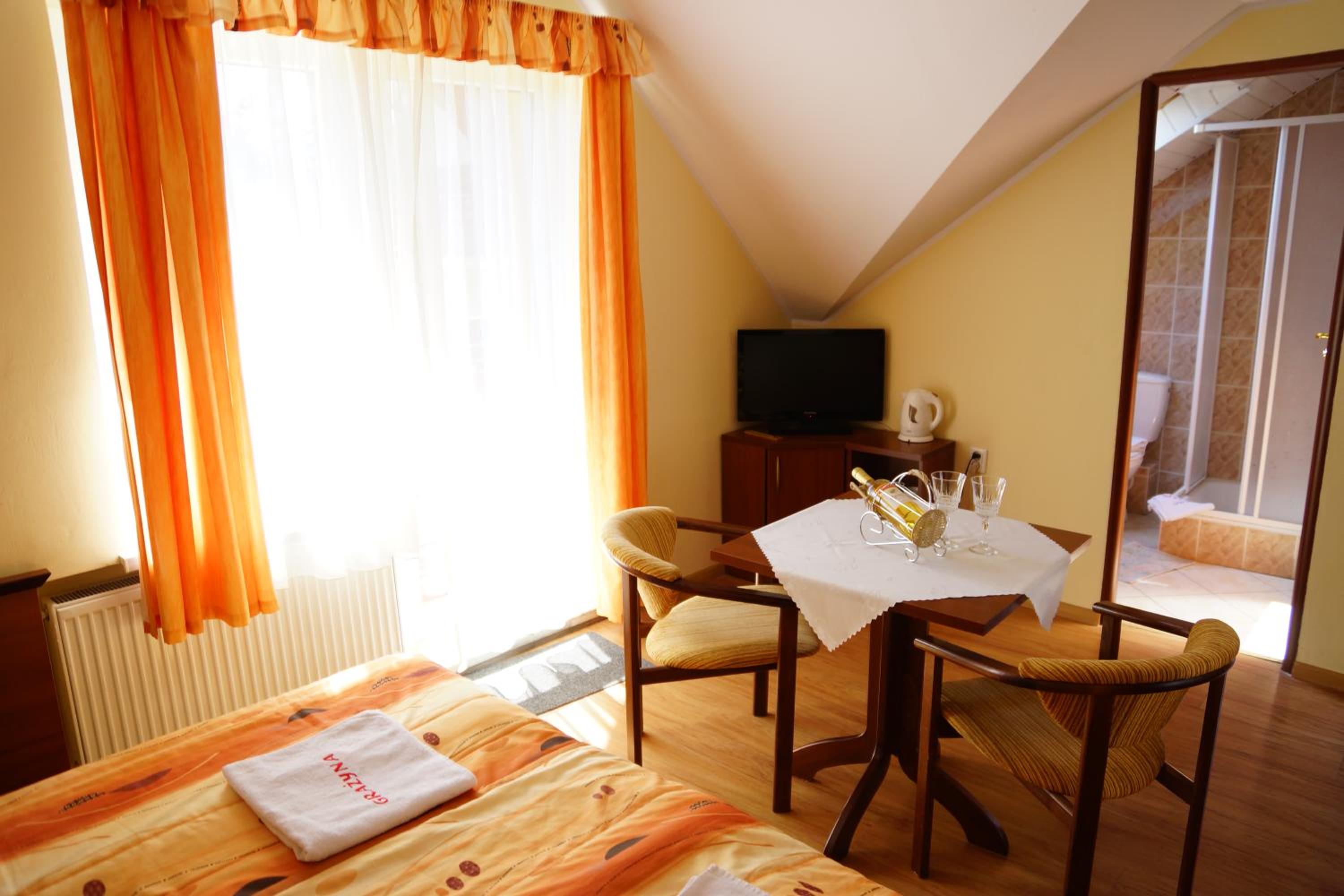 Double or Twin Room with Garden View photo 3