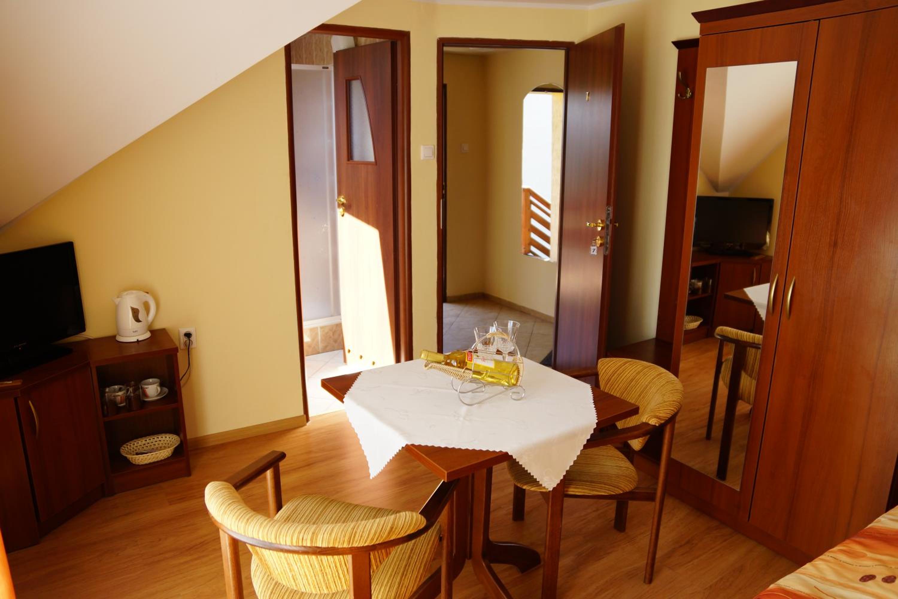 Double or Twin Room with Garden View photo 2