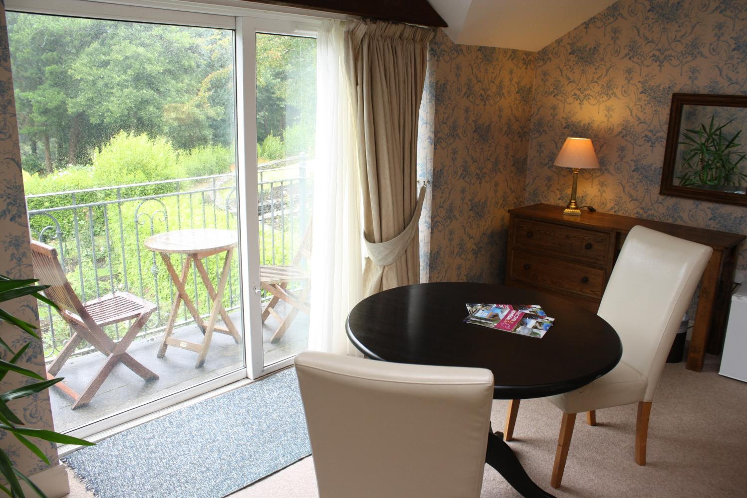 Twin Room with Balcony - Photo 2