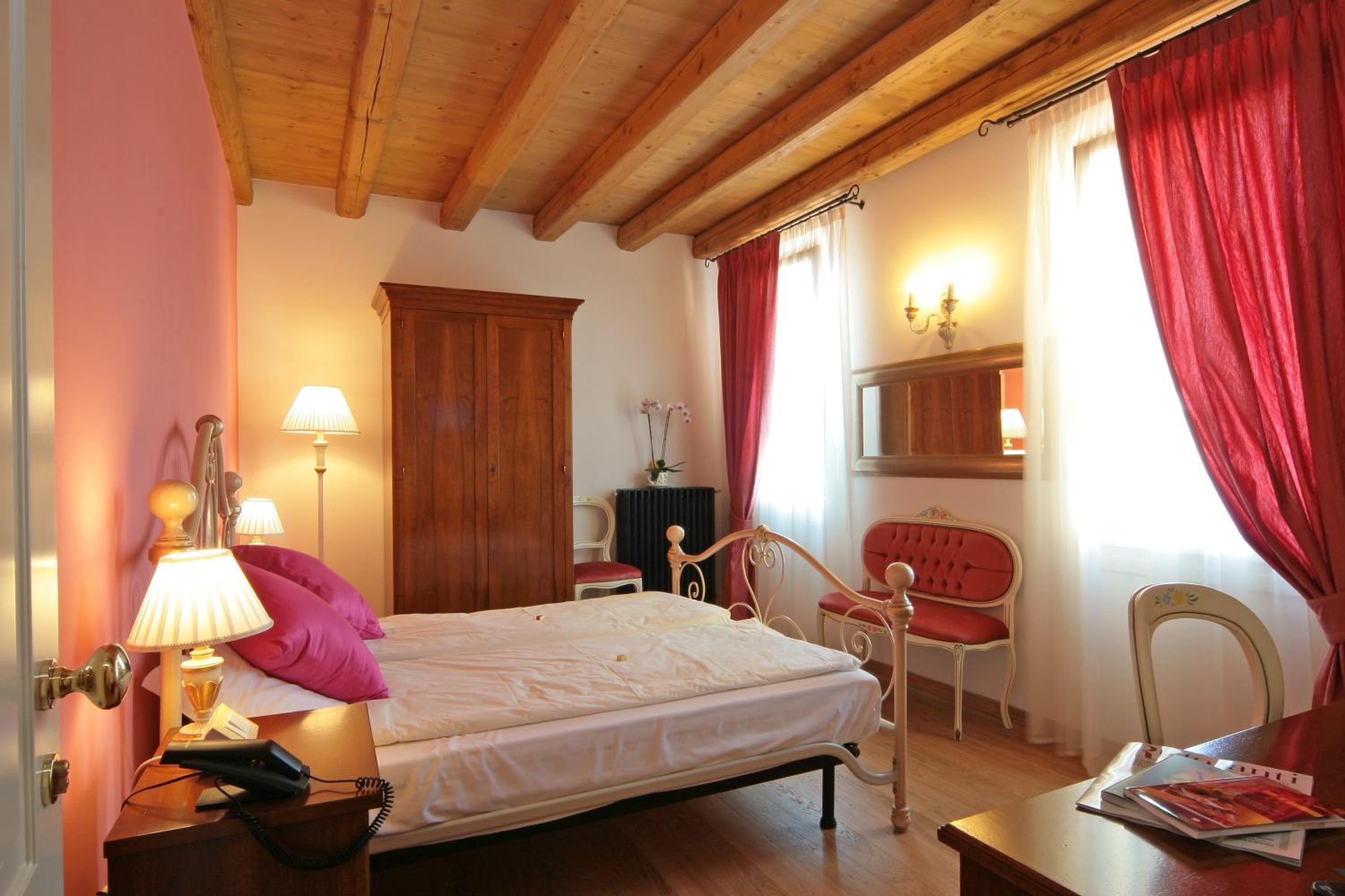 Double or Twin Room - Photo 5
