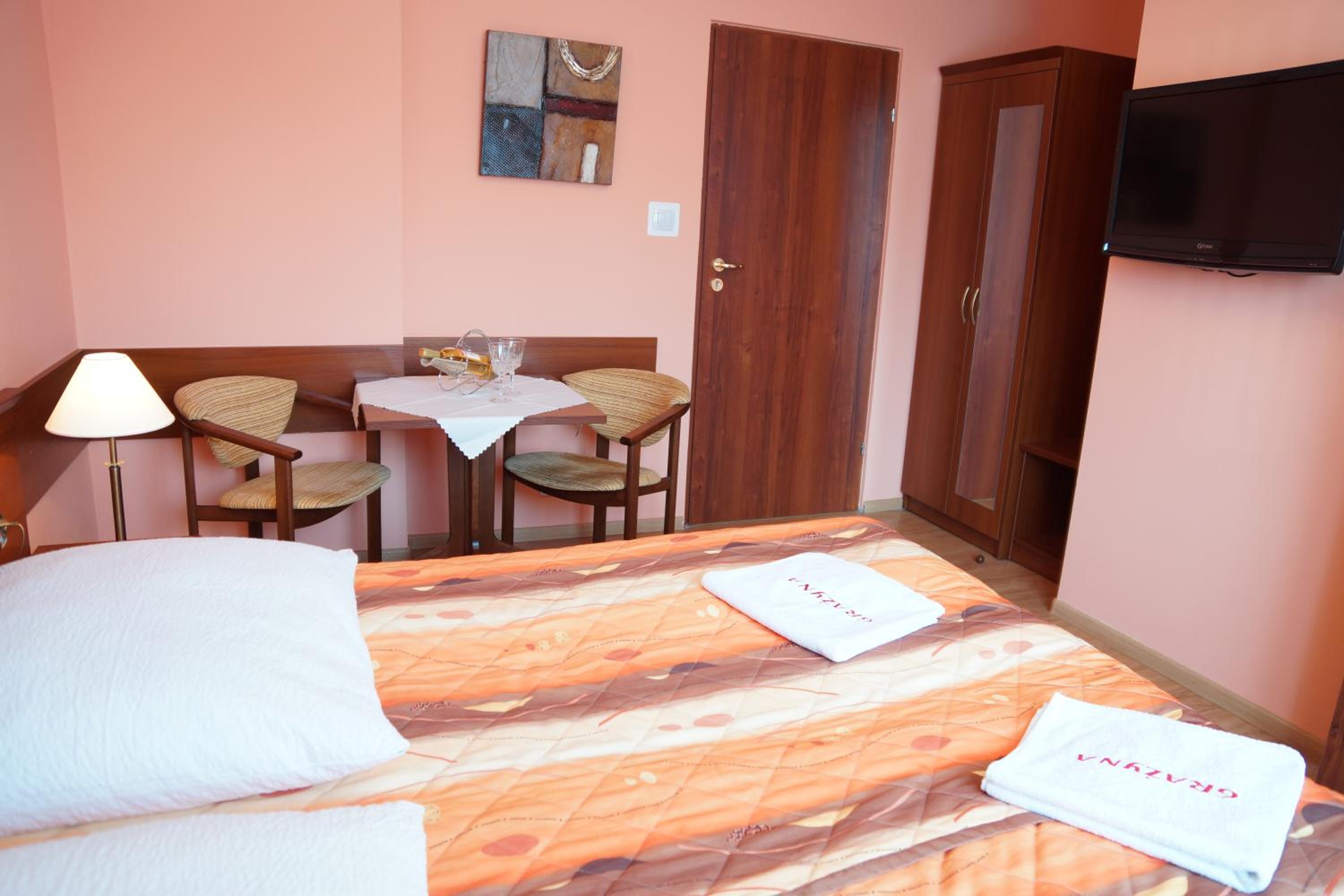 Double or Twin Room with Mountain View photo 3