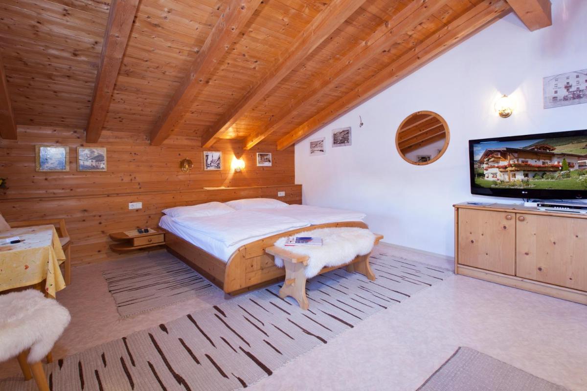 Quadruple Room with Balcony - Photo 1