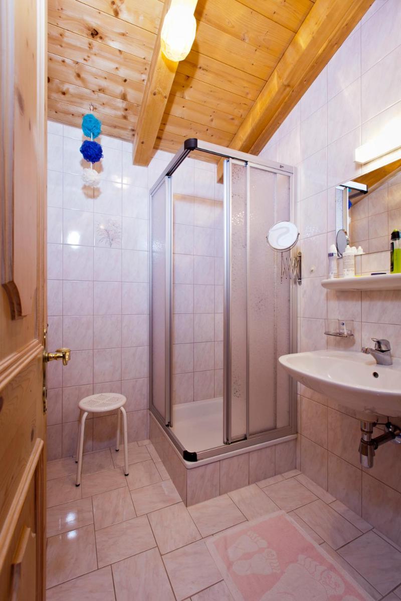 Quadruple Room with Balcony - Photo 3