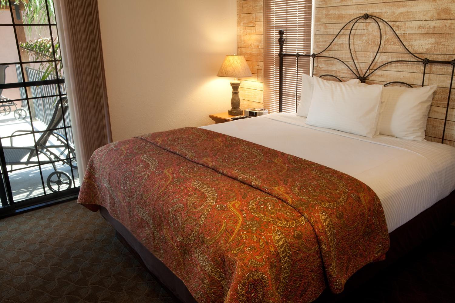 Executive Suite - Photo 2