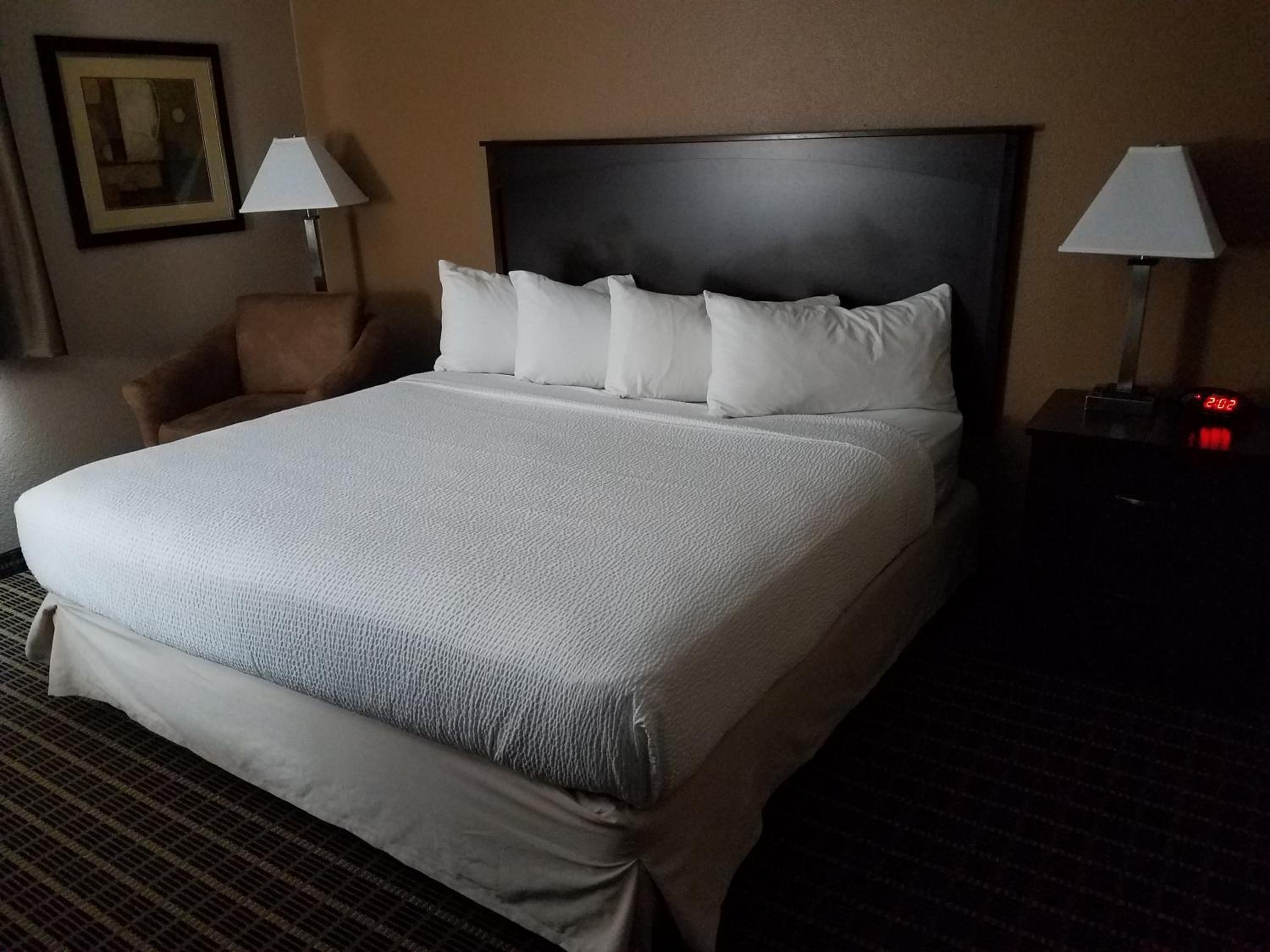 One King Bed Executive Non-Smoking photo 1