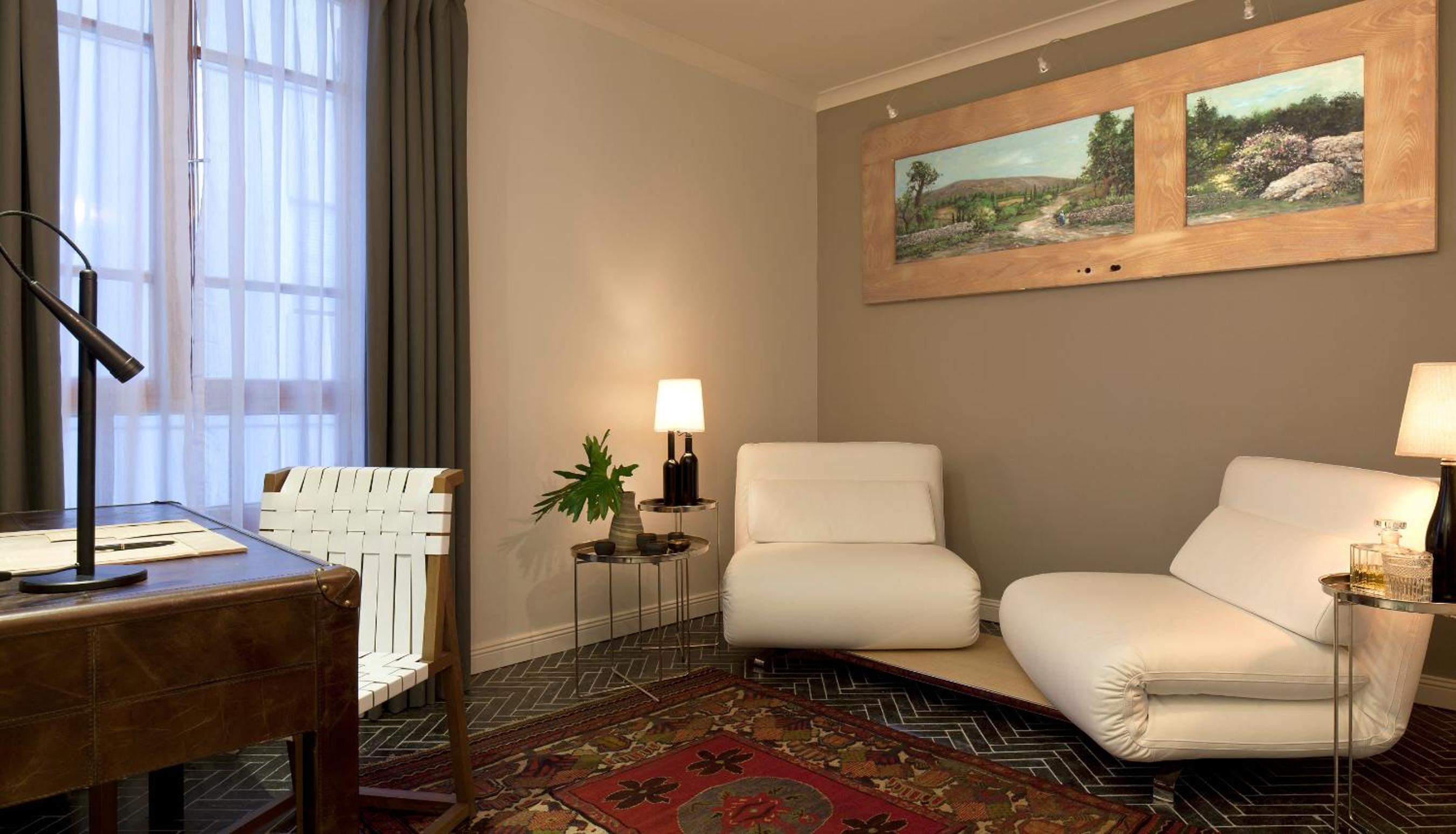 Deluxe Queen Suite photo 1