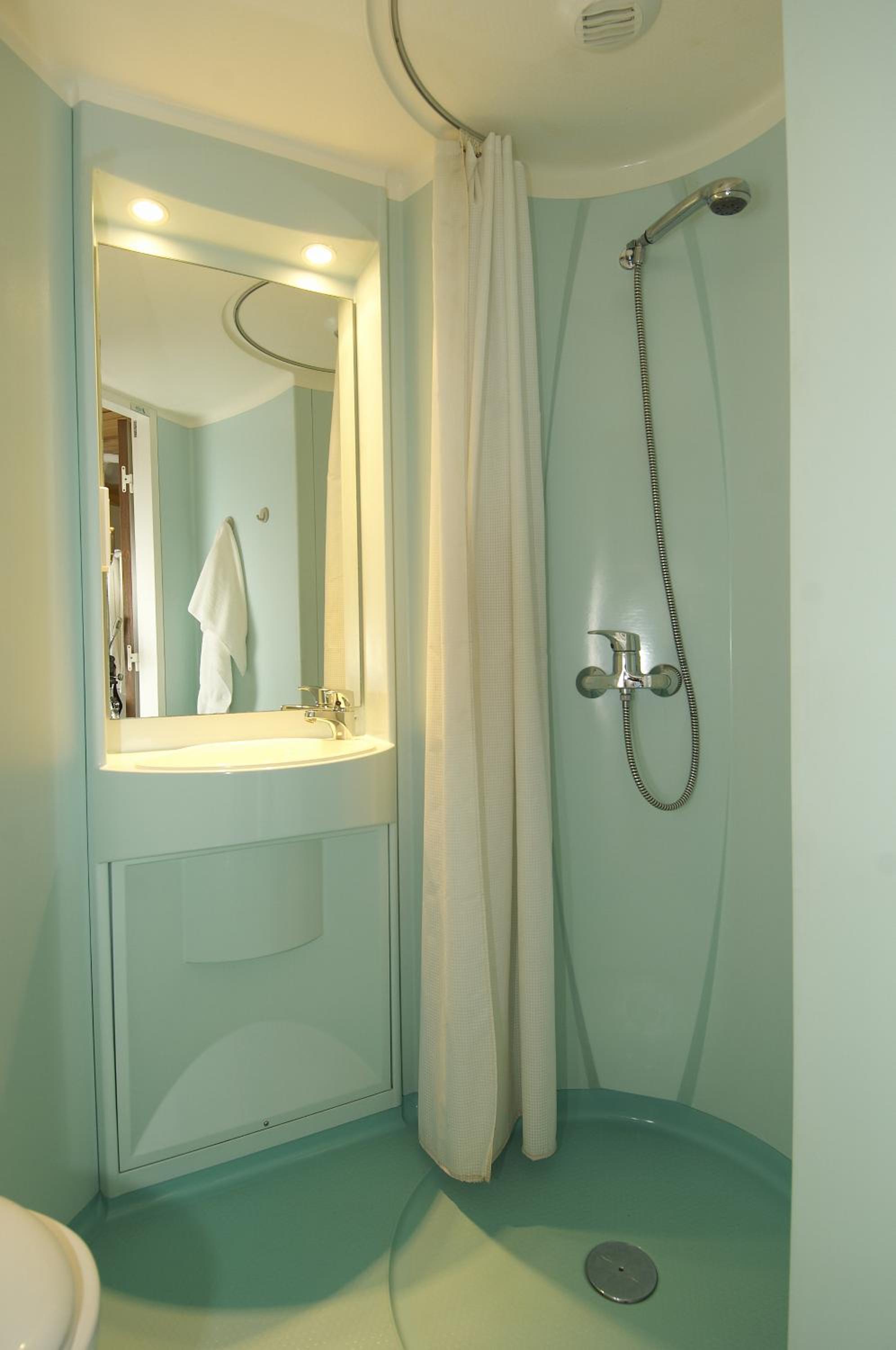 Chalet (2 Adults) - Photo 3