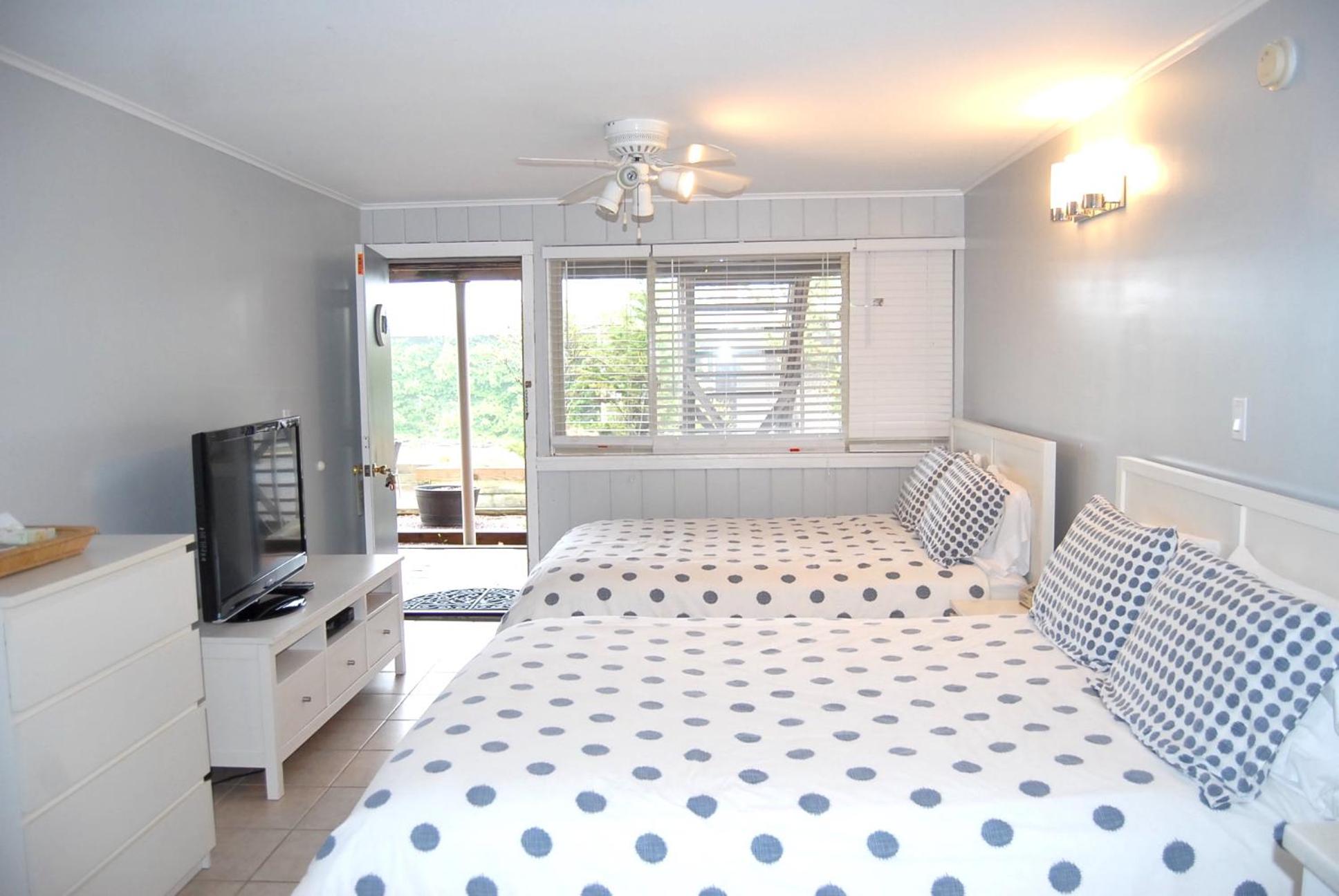 Queen Room with Two Queen Beds photo 1