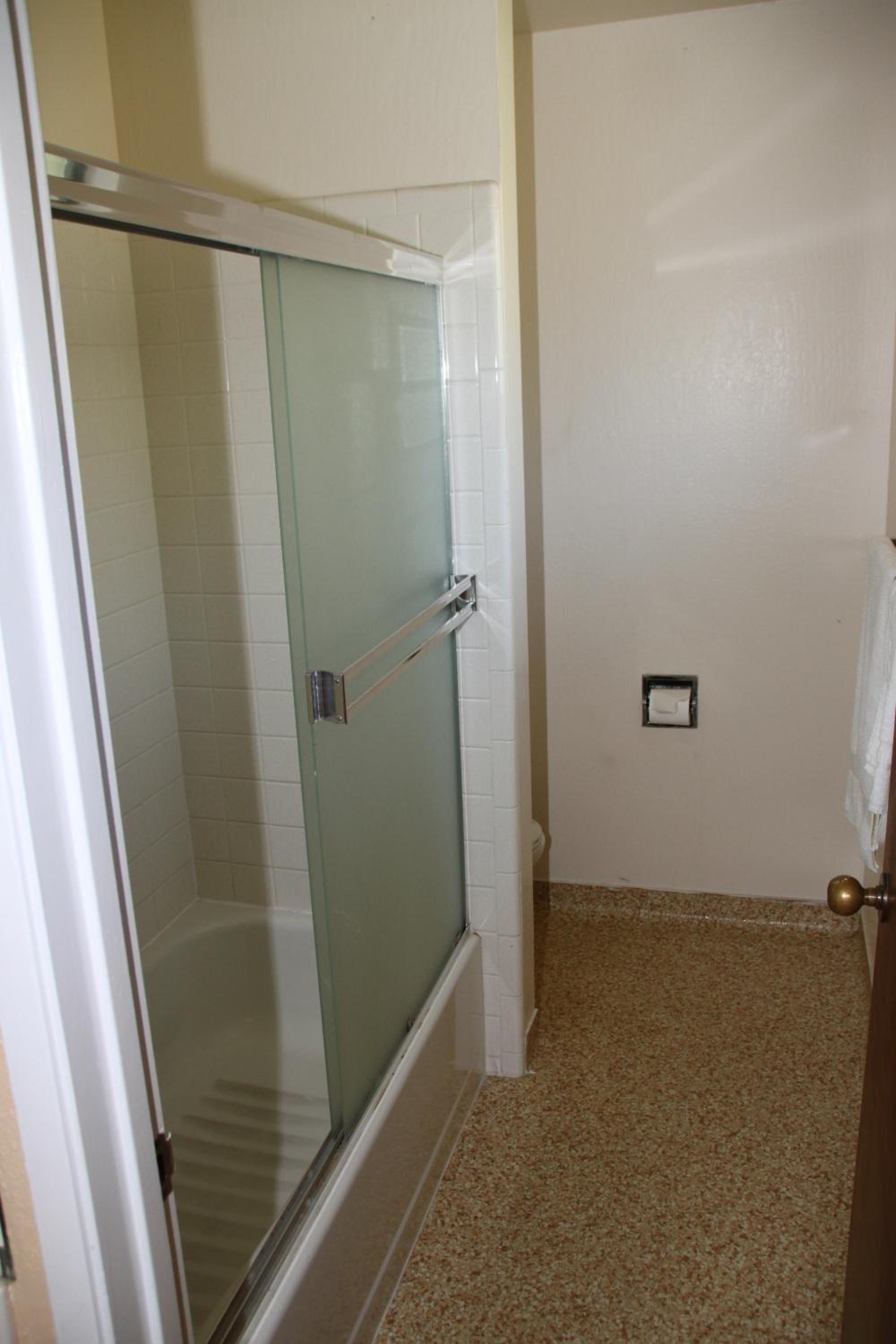 Queen Room with Two Queen Beds photo 3