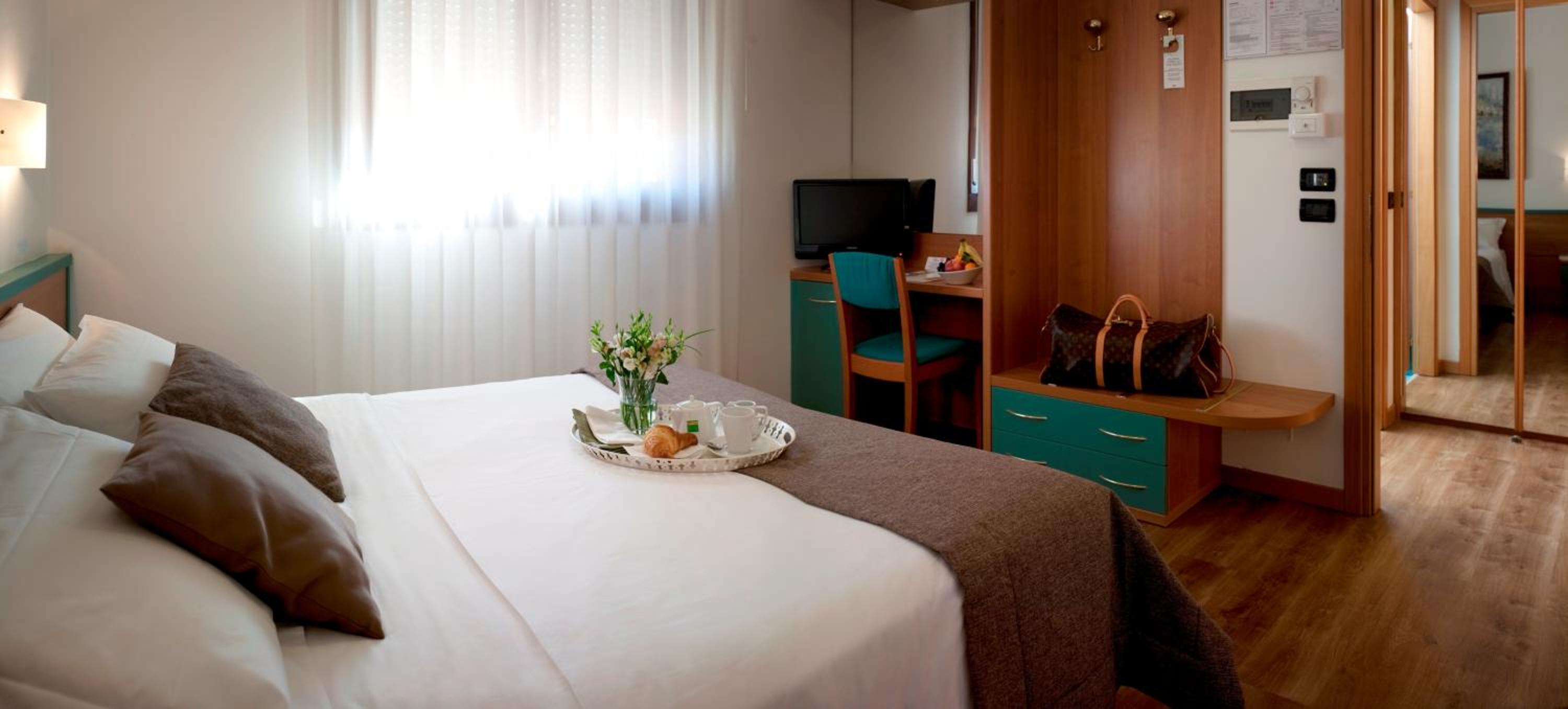 Standard Double Room - Photo 3