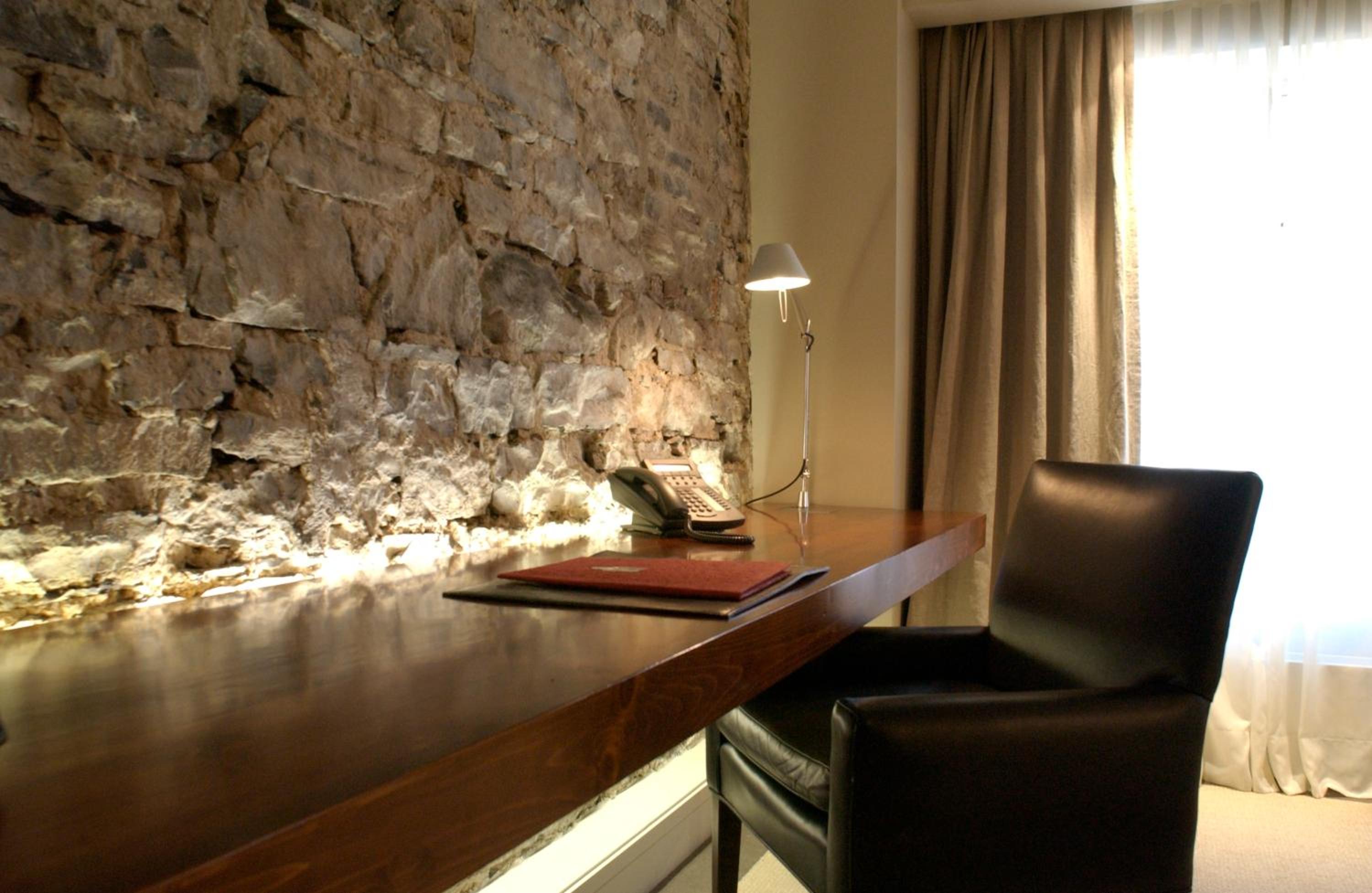 Comfort Queen Room - Photo 3
