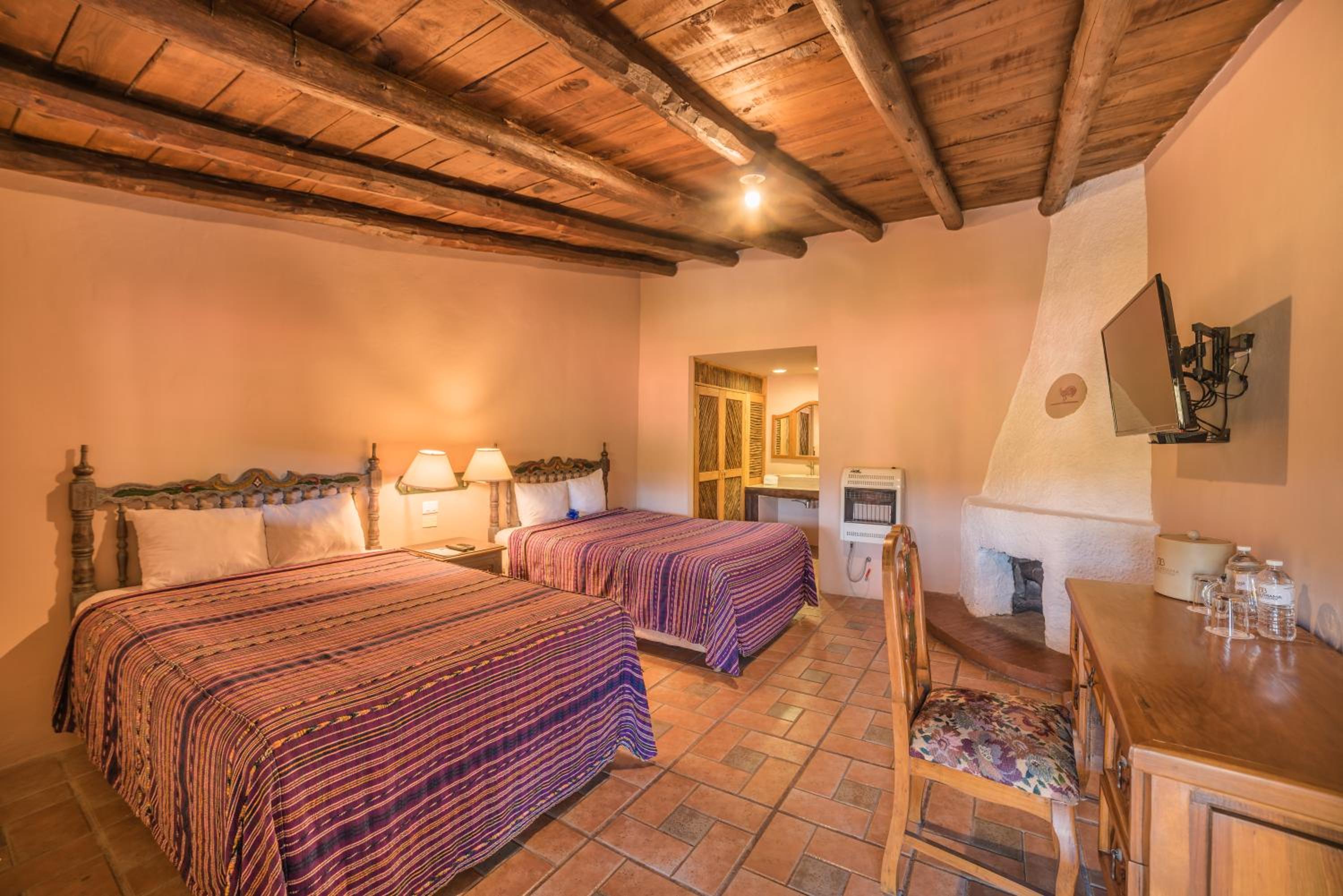 Double Room with Two Double Beds - Photo 2