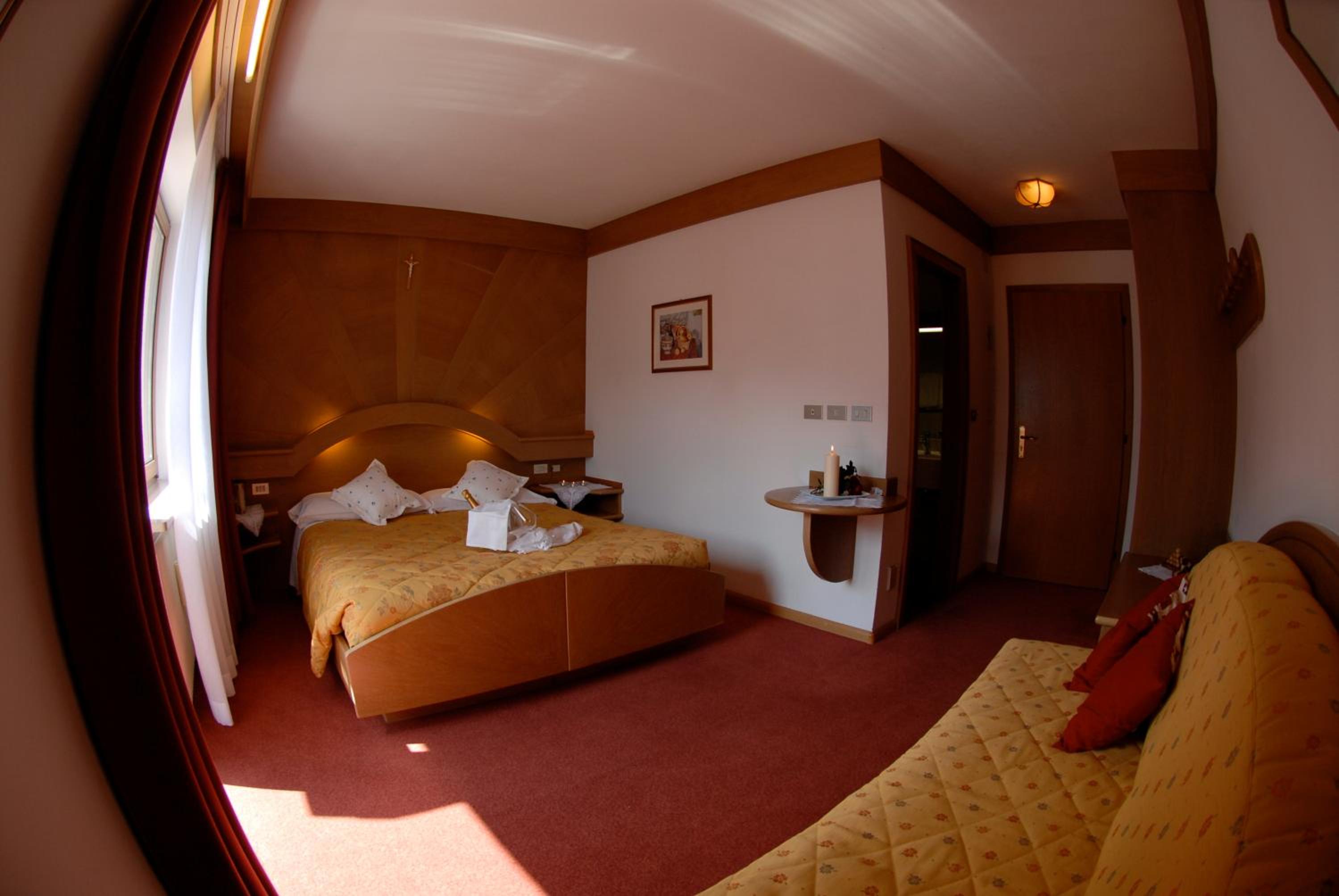 Deluxe Double or Twin Room photo 3