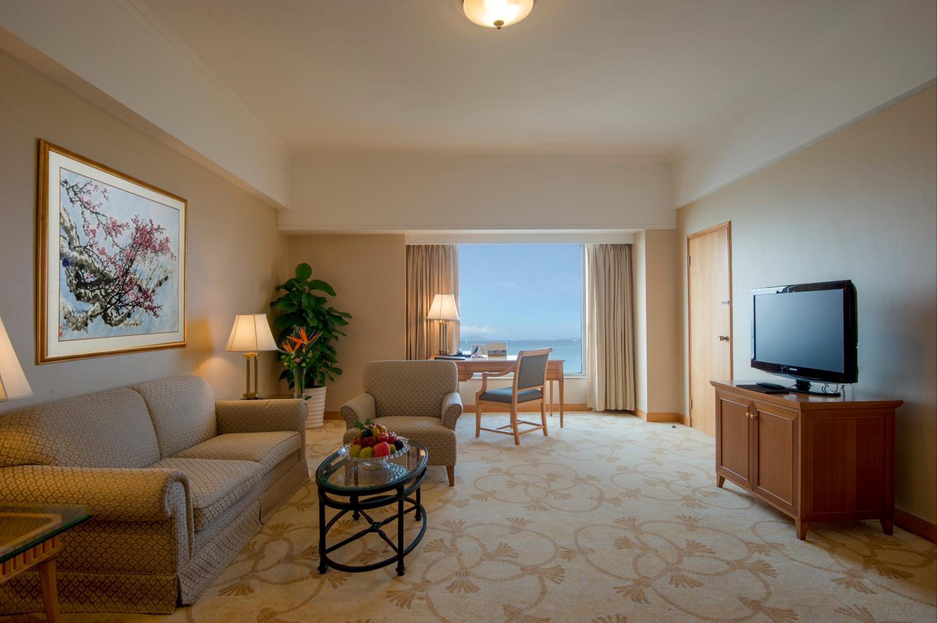 Executive Suite - Photo 3