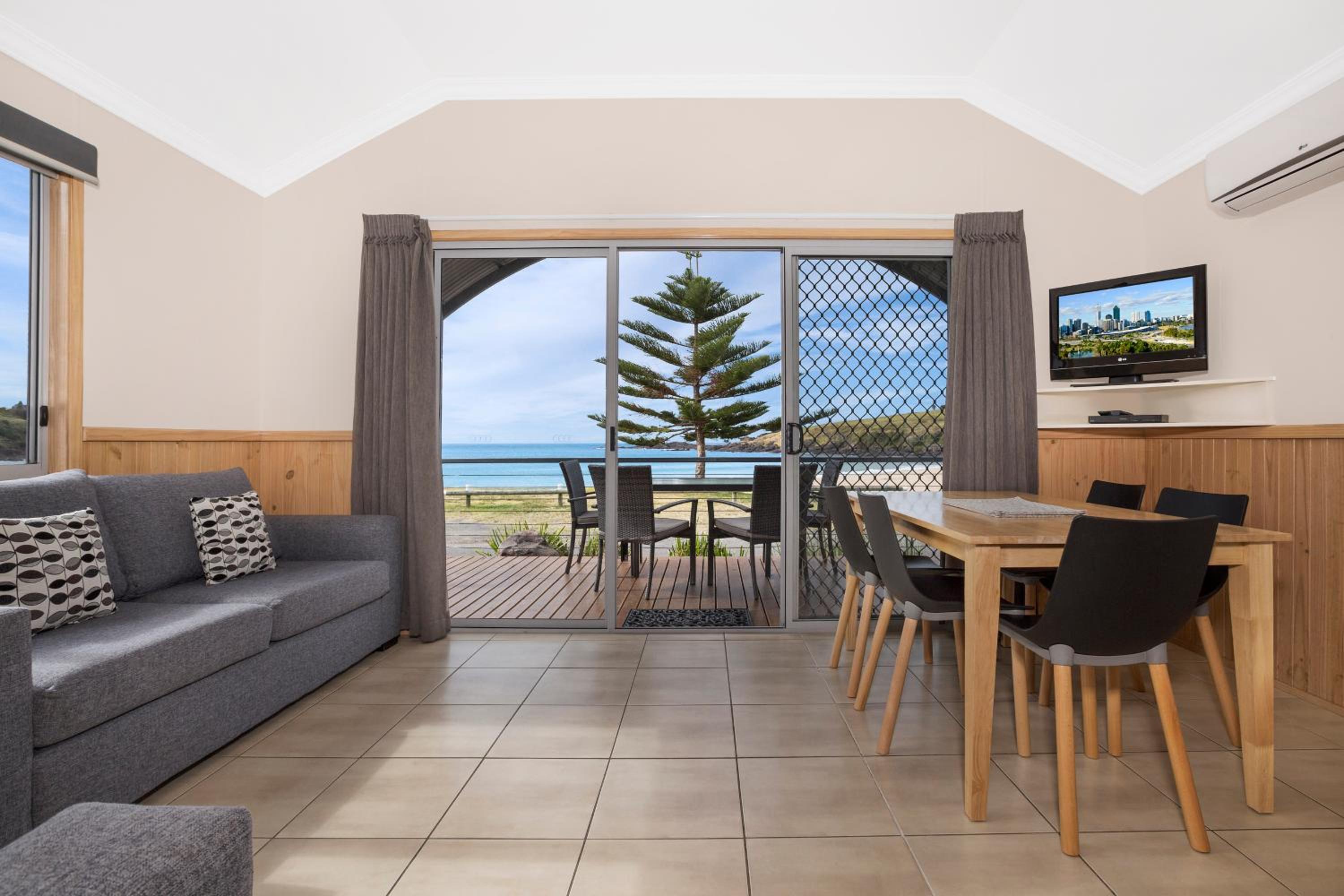 Seabreeze Spa Villa photo 1