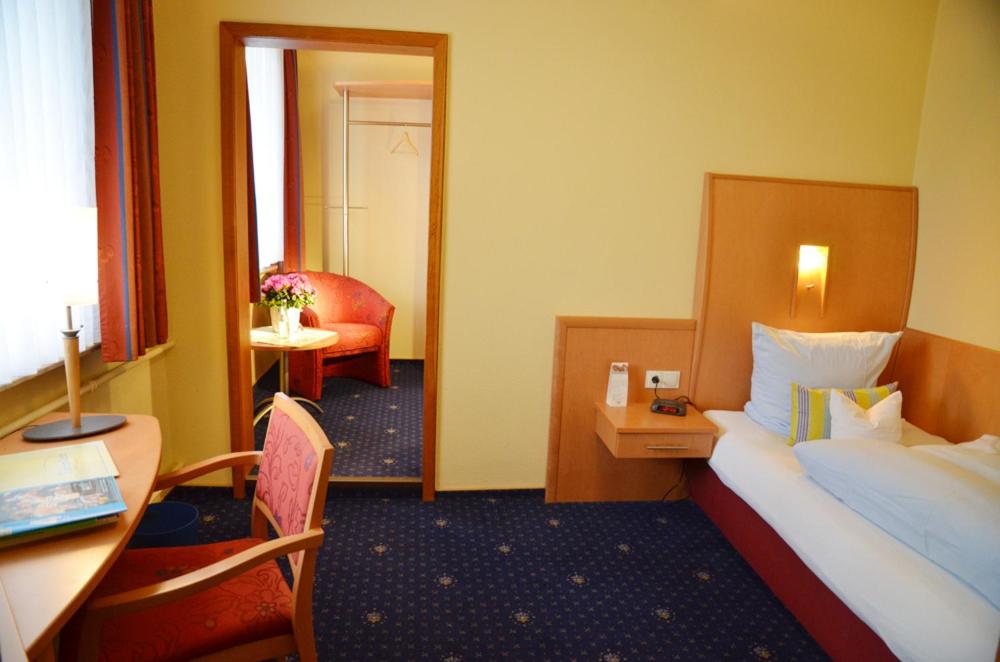 Single Room photo 2