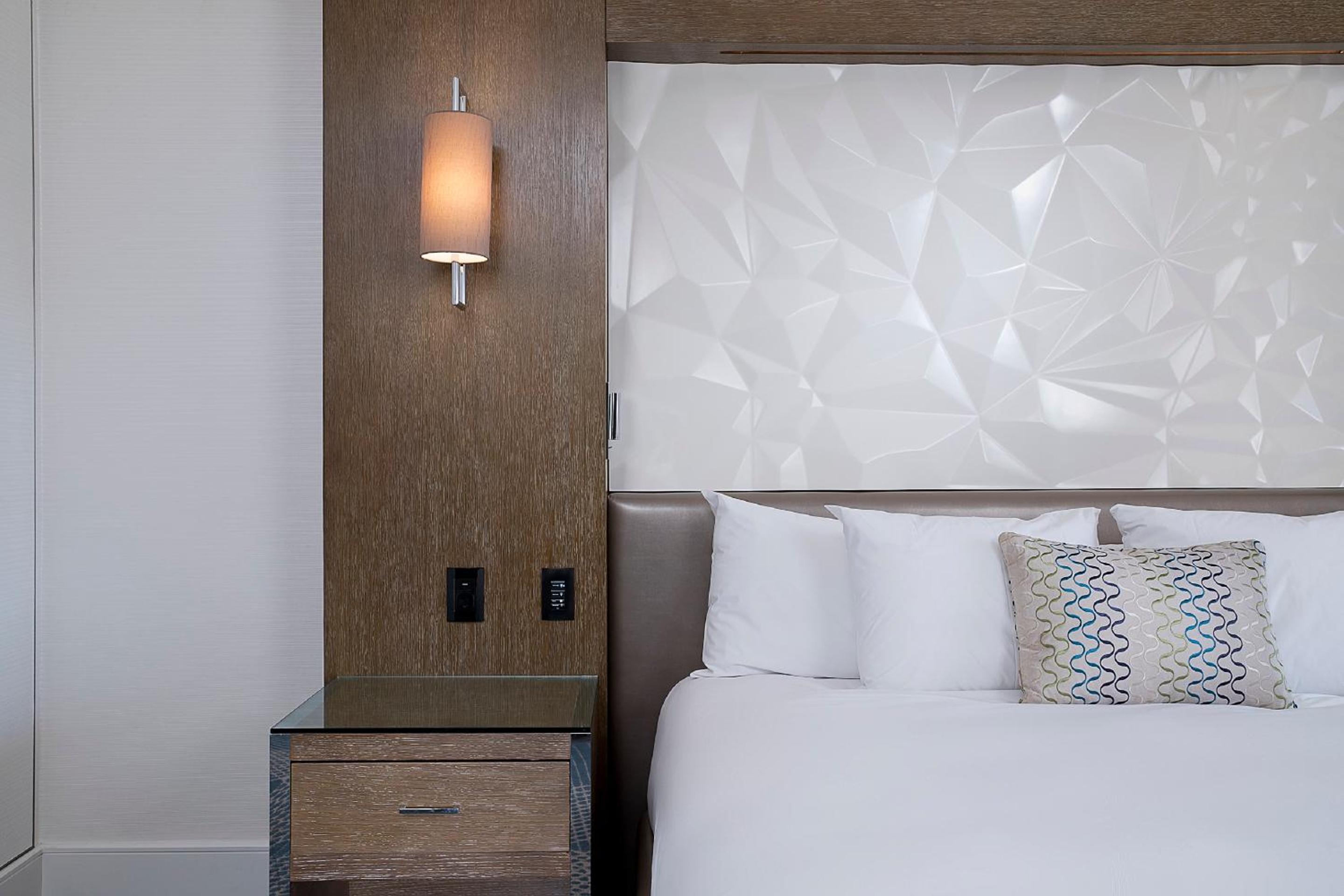 Superior Deluxe King Room - Photo 5