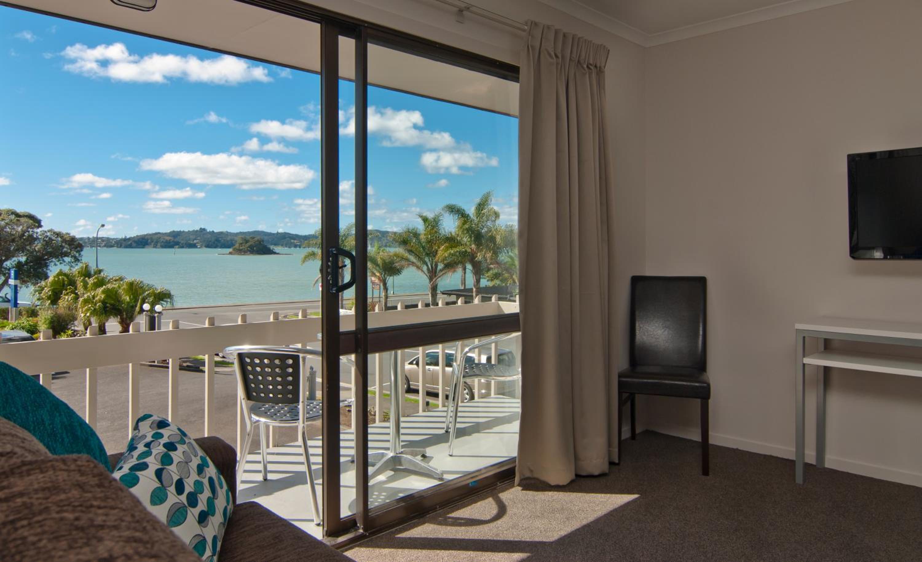 Suite with Partial Sea View photo 2