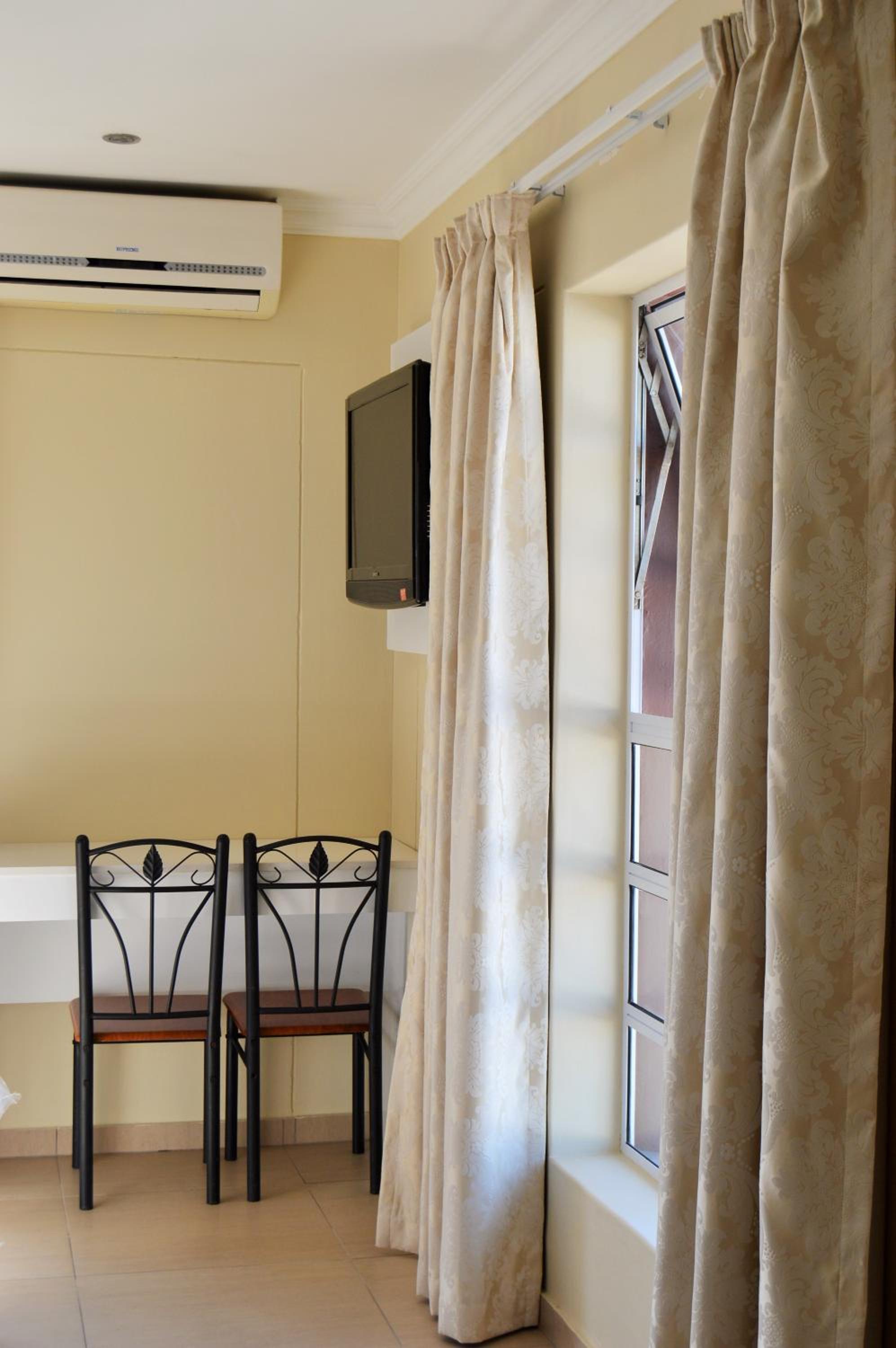 Queen Room - Photo 5