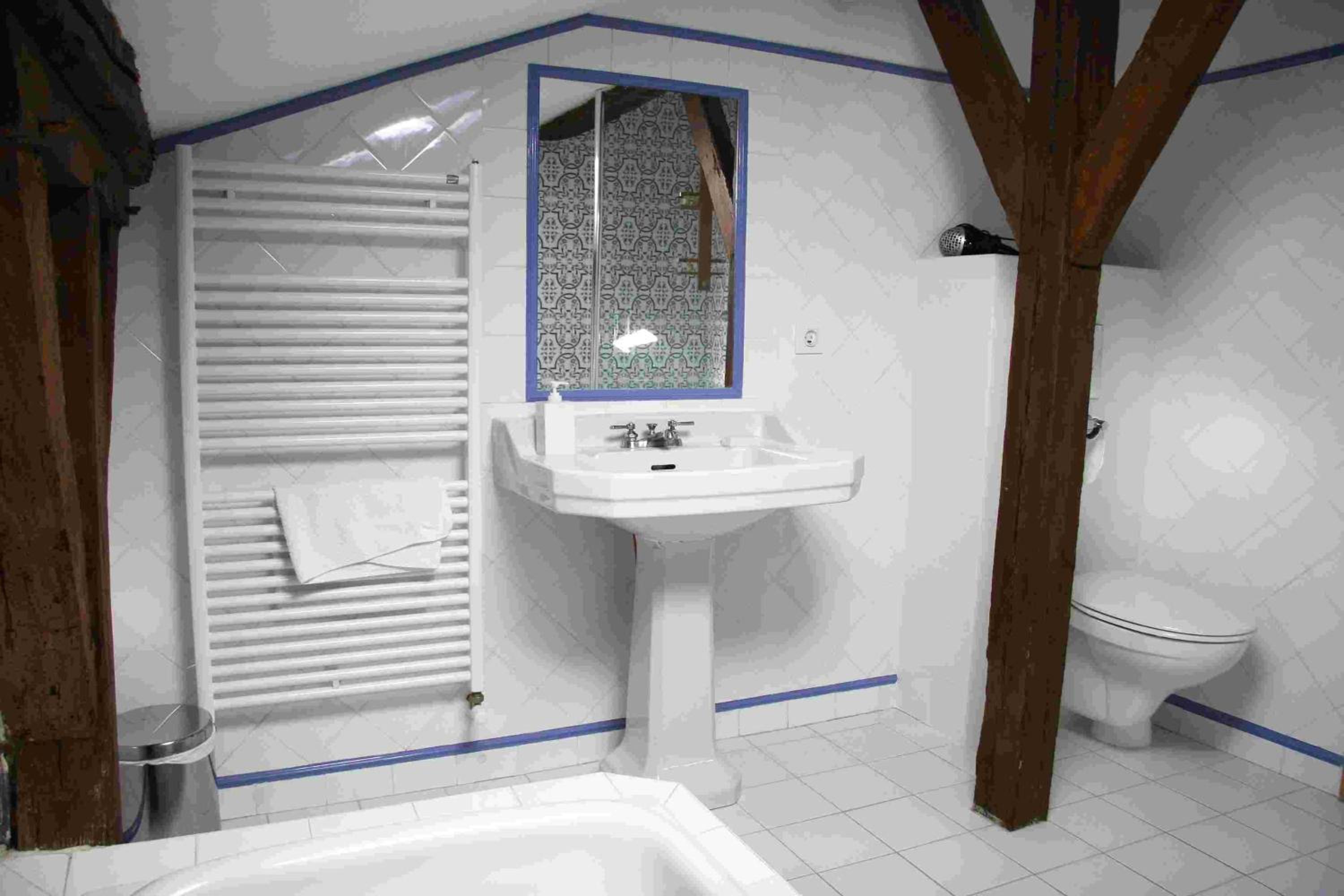 Double Room - Photo 6