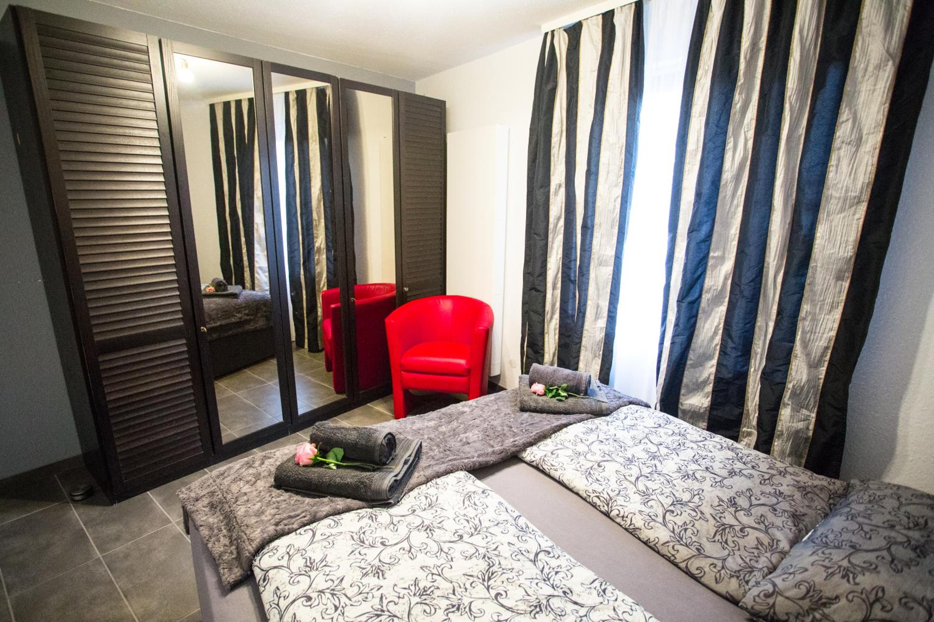 Two-Bedroom Apartment - Photo 7