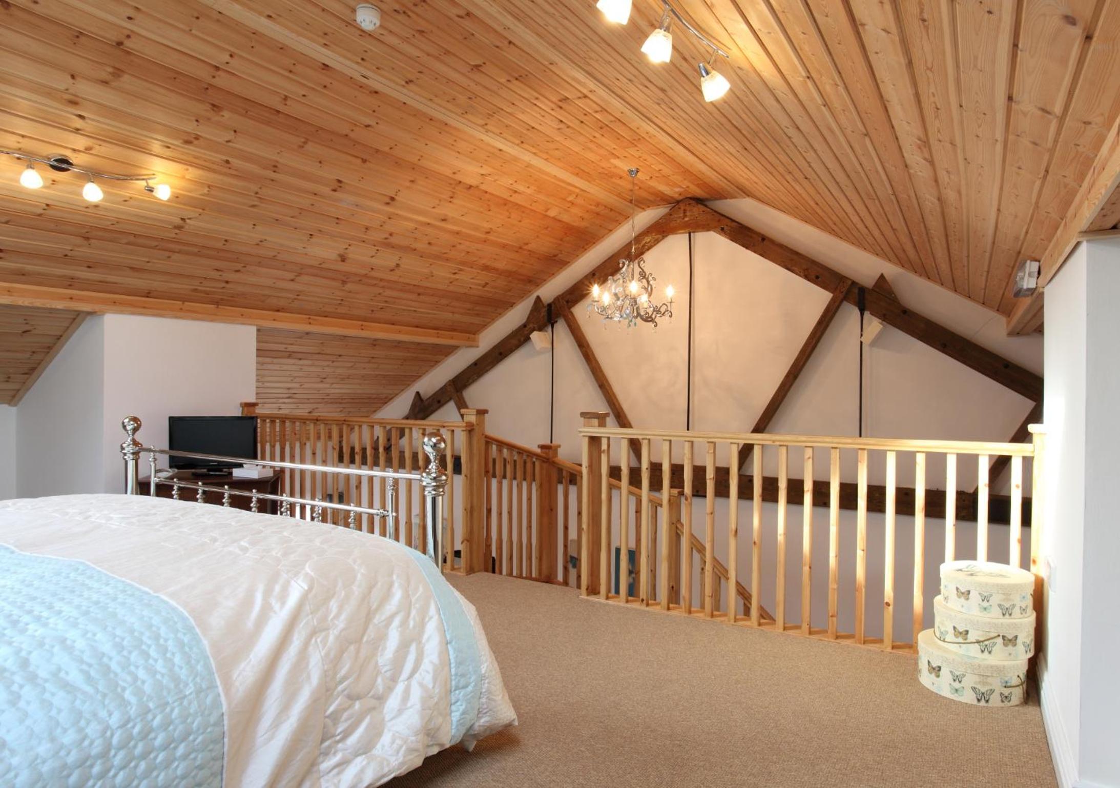 Suite - Photo 12