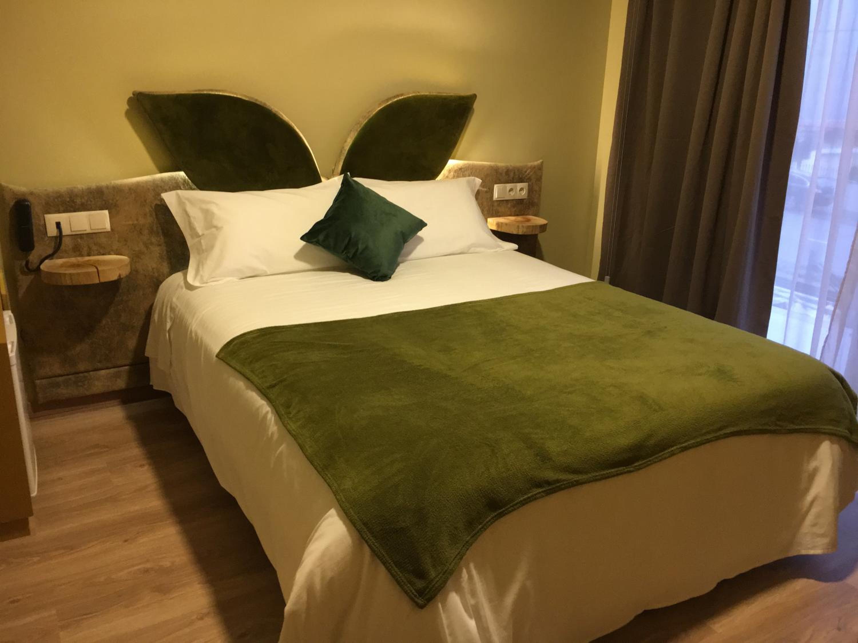 Double Room with River View - Photo 5