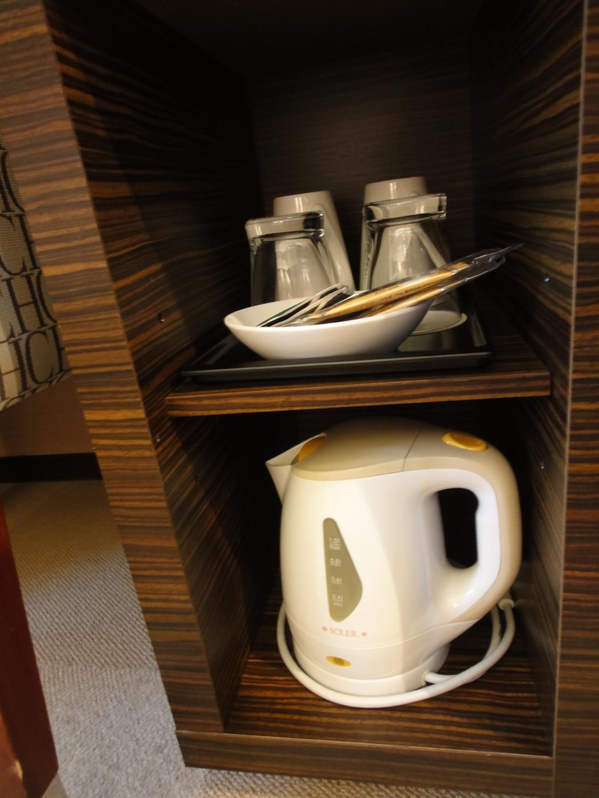 Twin Room - Non-Smoking photo 2