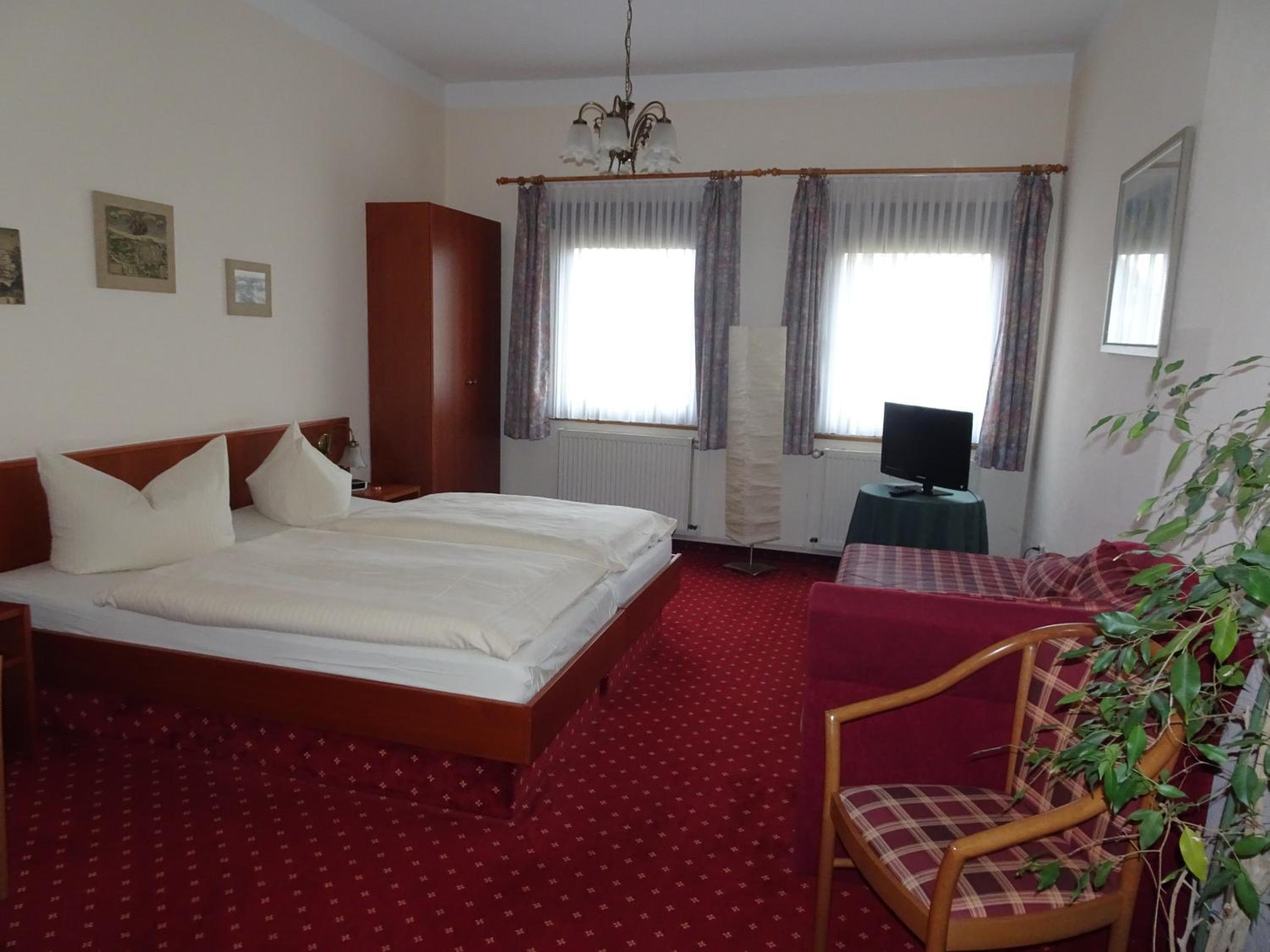 Double Room with Private Bathroom - Photo 1