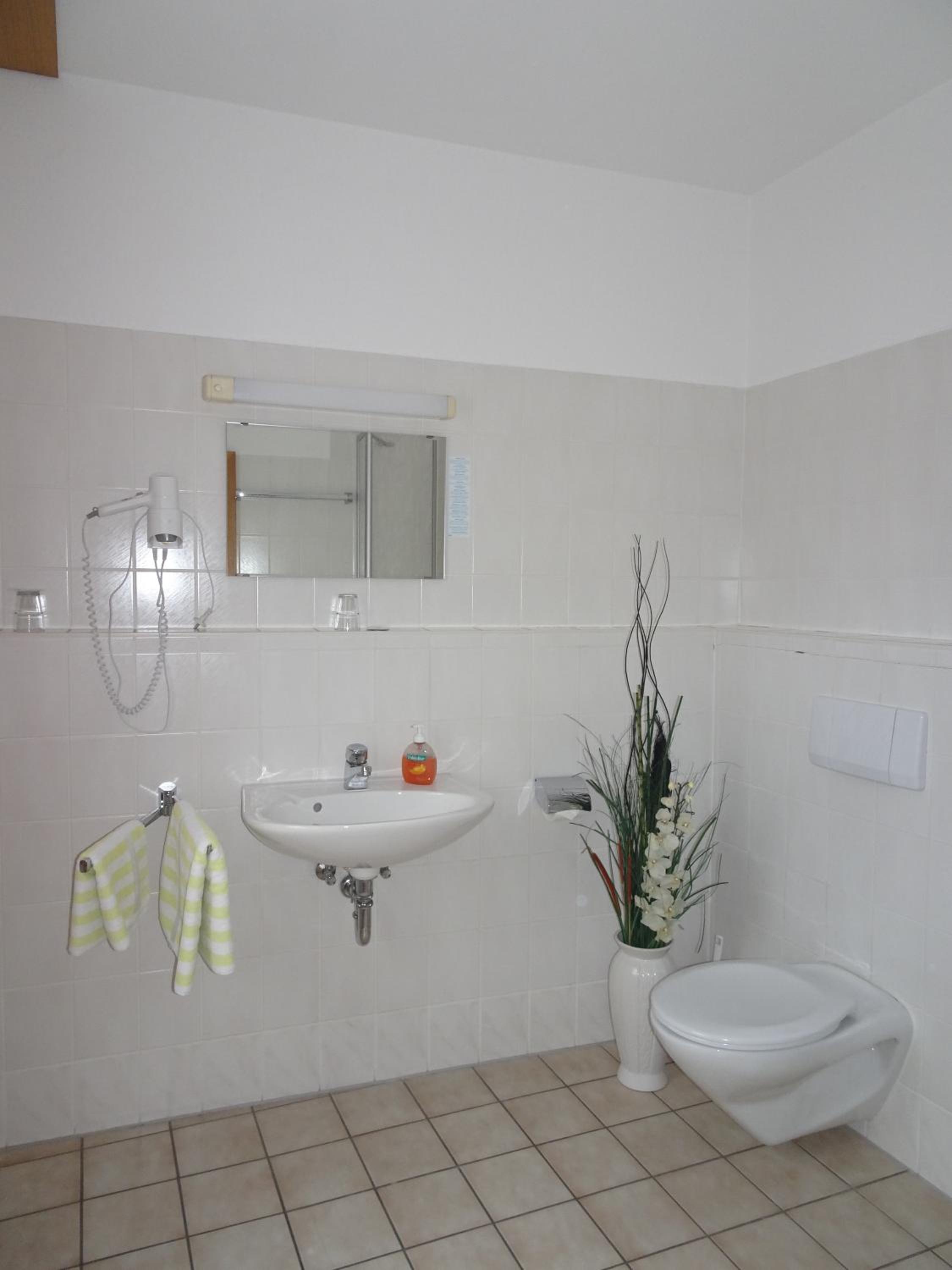 Double Room with Private Bathroom - Photo 3