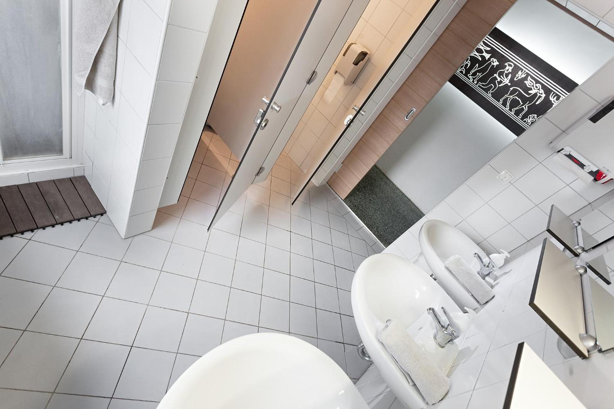 Quadruple Room with Shared Bathroom photo 2