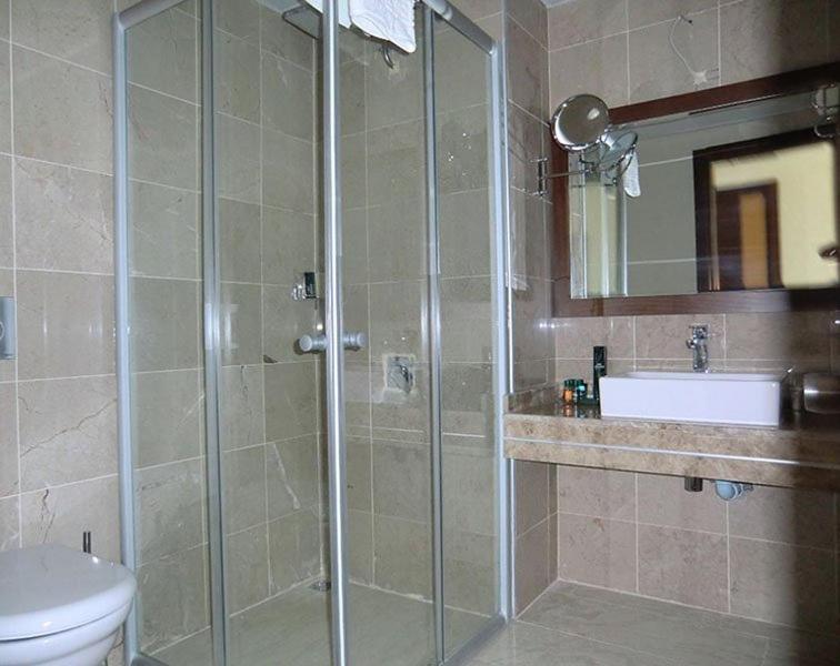 Twin Room - Disability Access photo 2