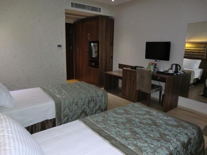 Twin Room - Disability Access photo 1