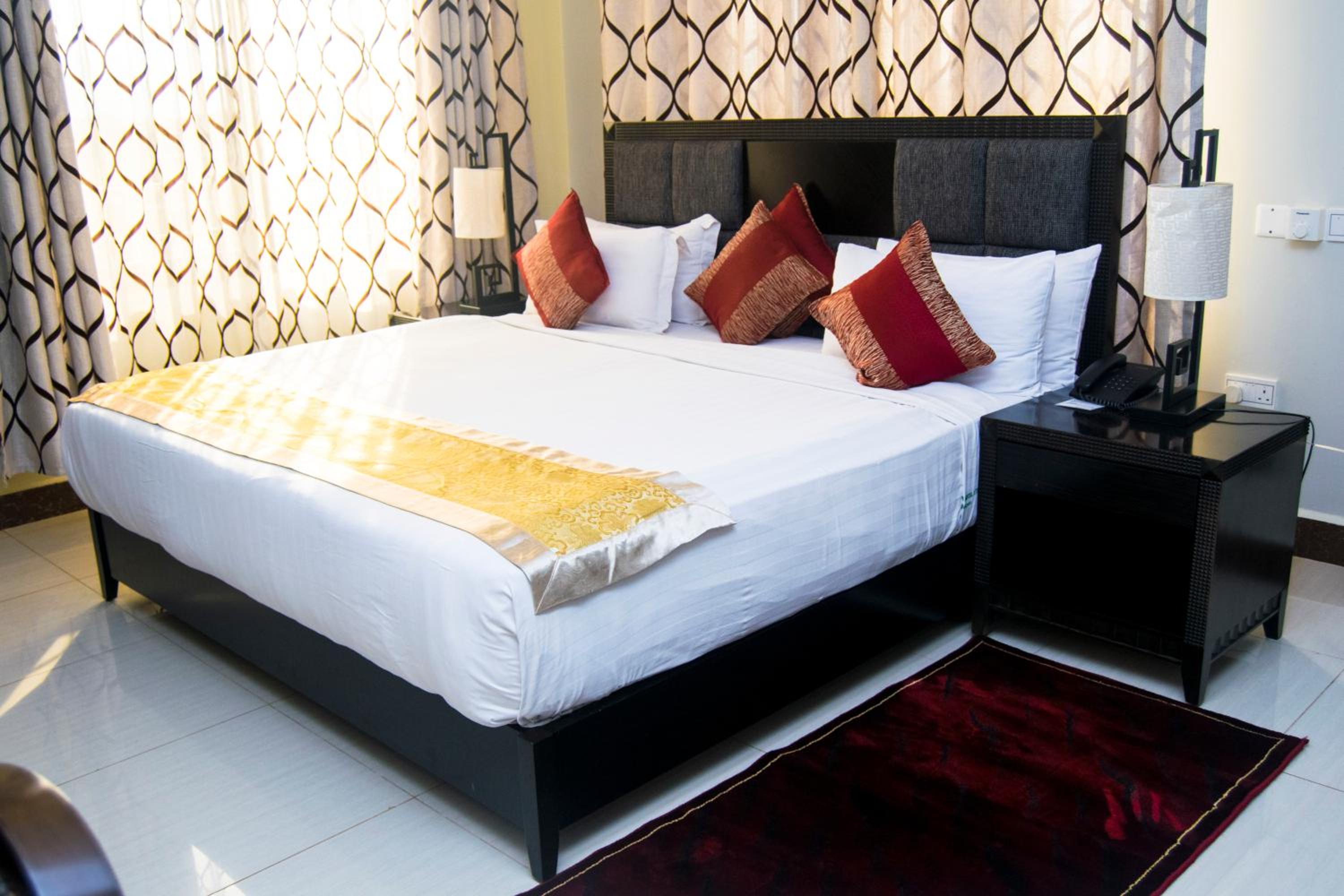 Deluxe Queen Room