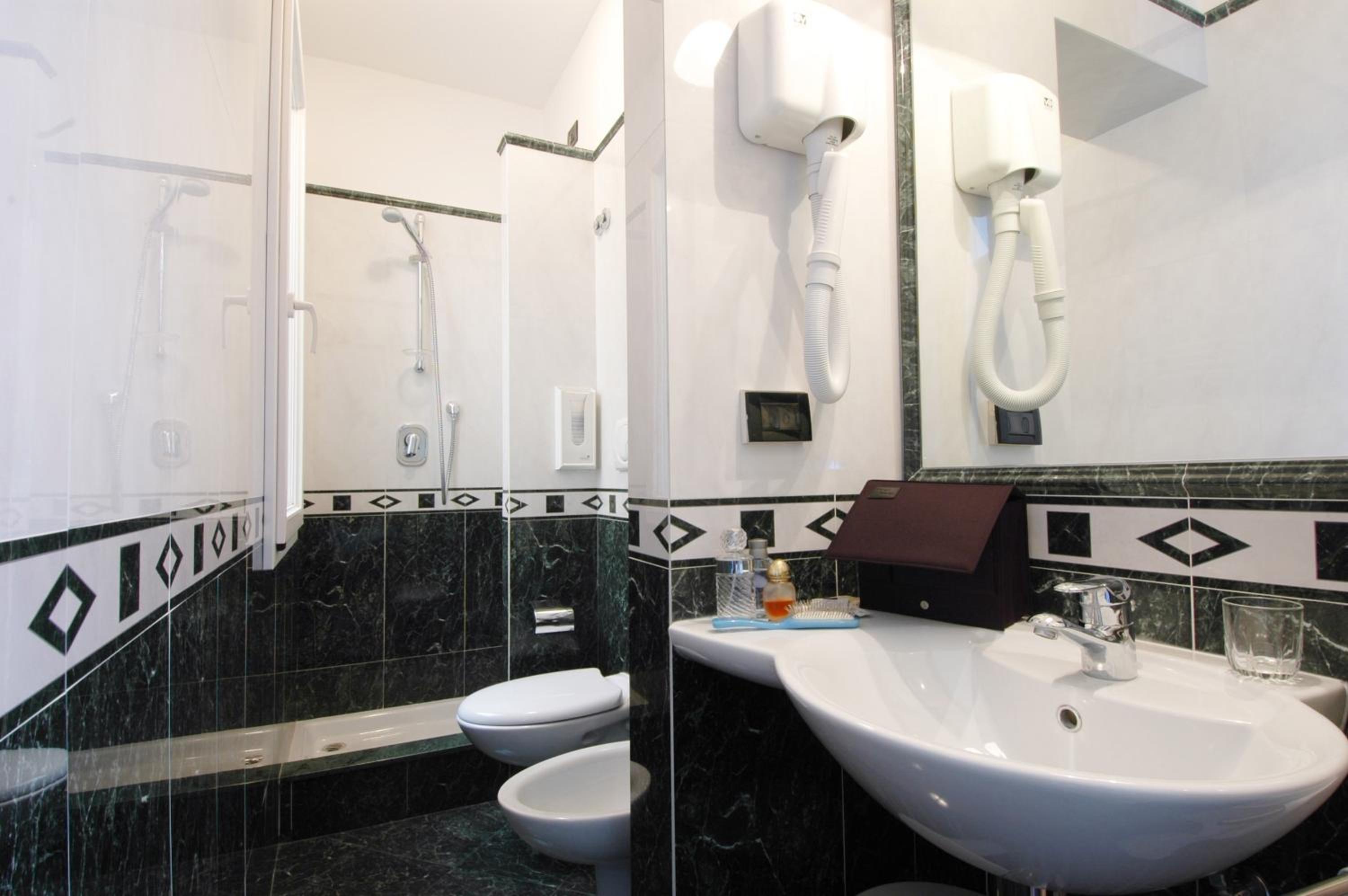 Triple Room - Photo 7