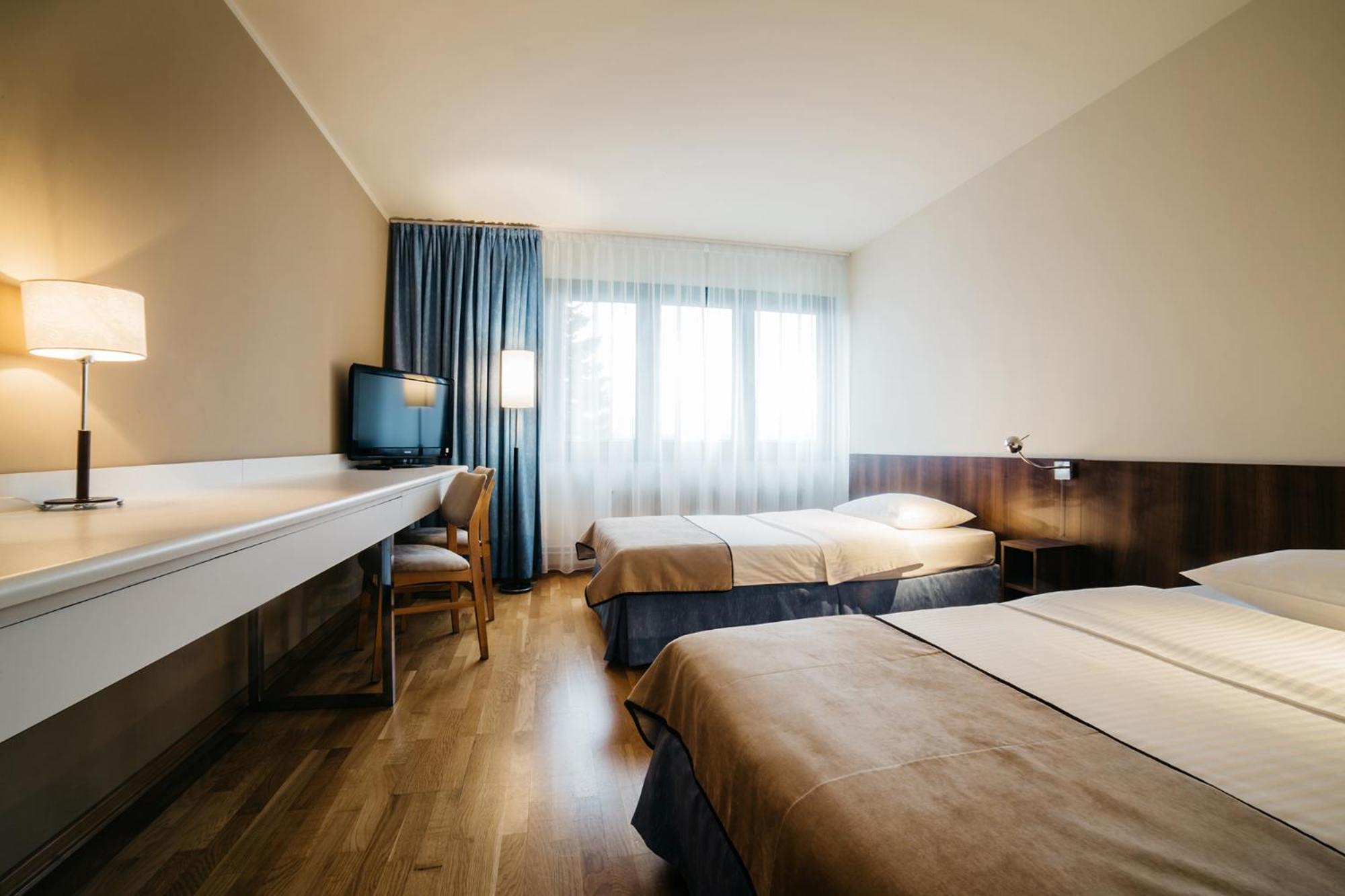 Superior Twin Room with Lake View photo 1
