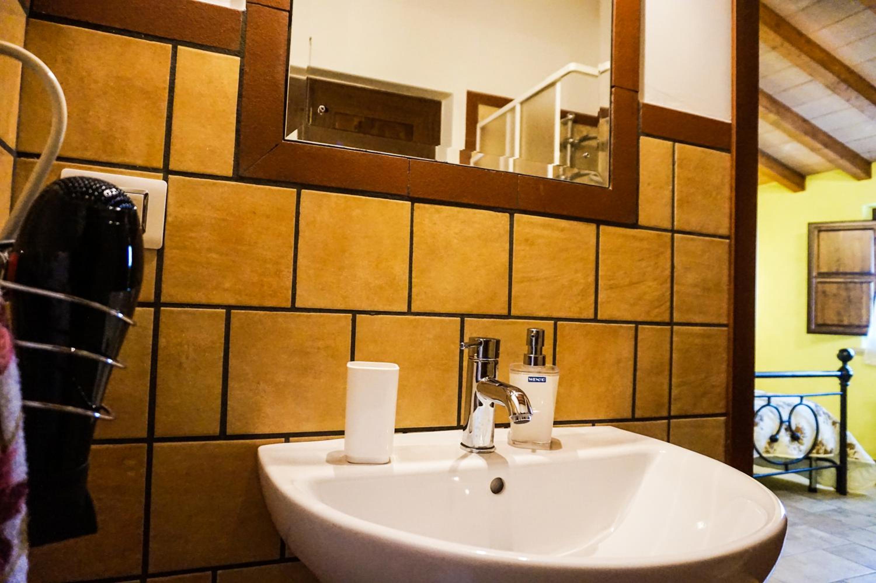 Single Room with Private Bathroom photo 3