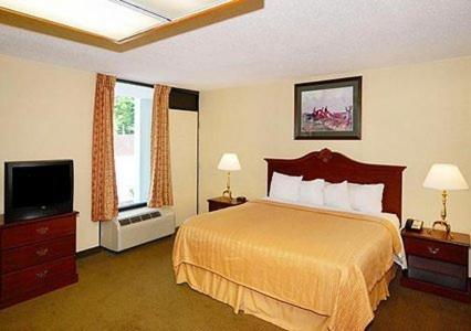 King Room - Non-Smoking - Photo 2