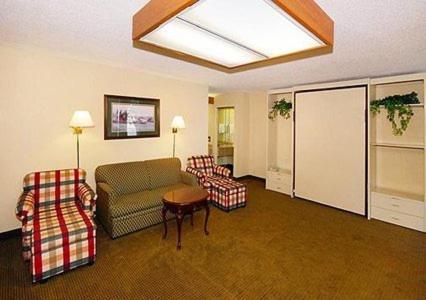 King Studio Suite - Non-Smoking - Photo 3
