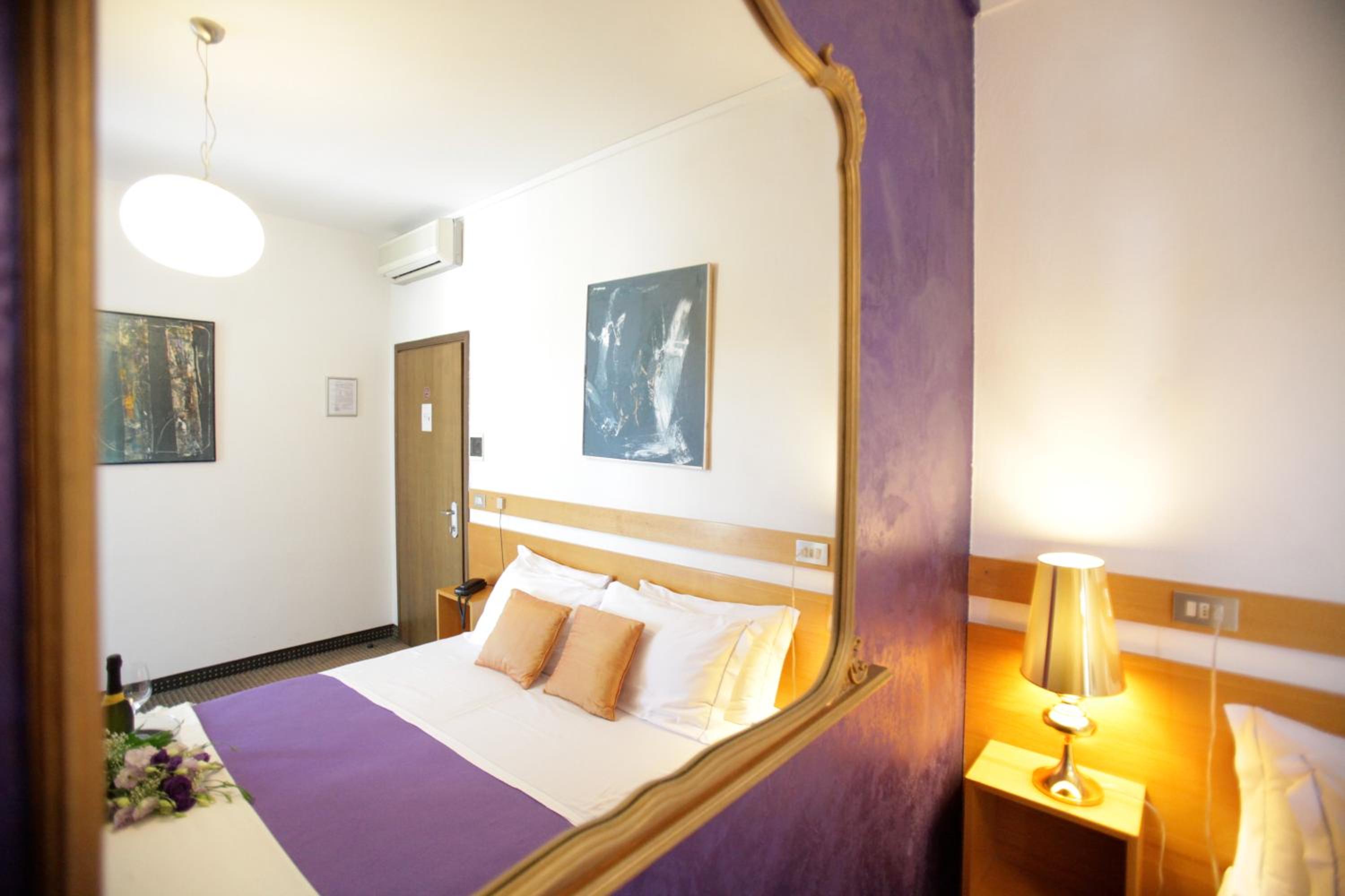 Double Room - Photo 2