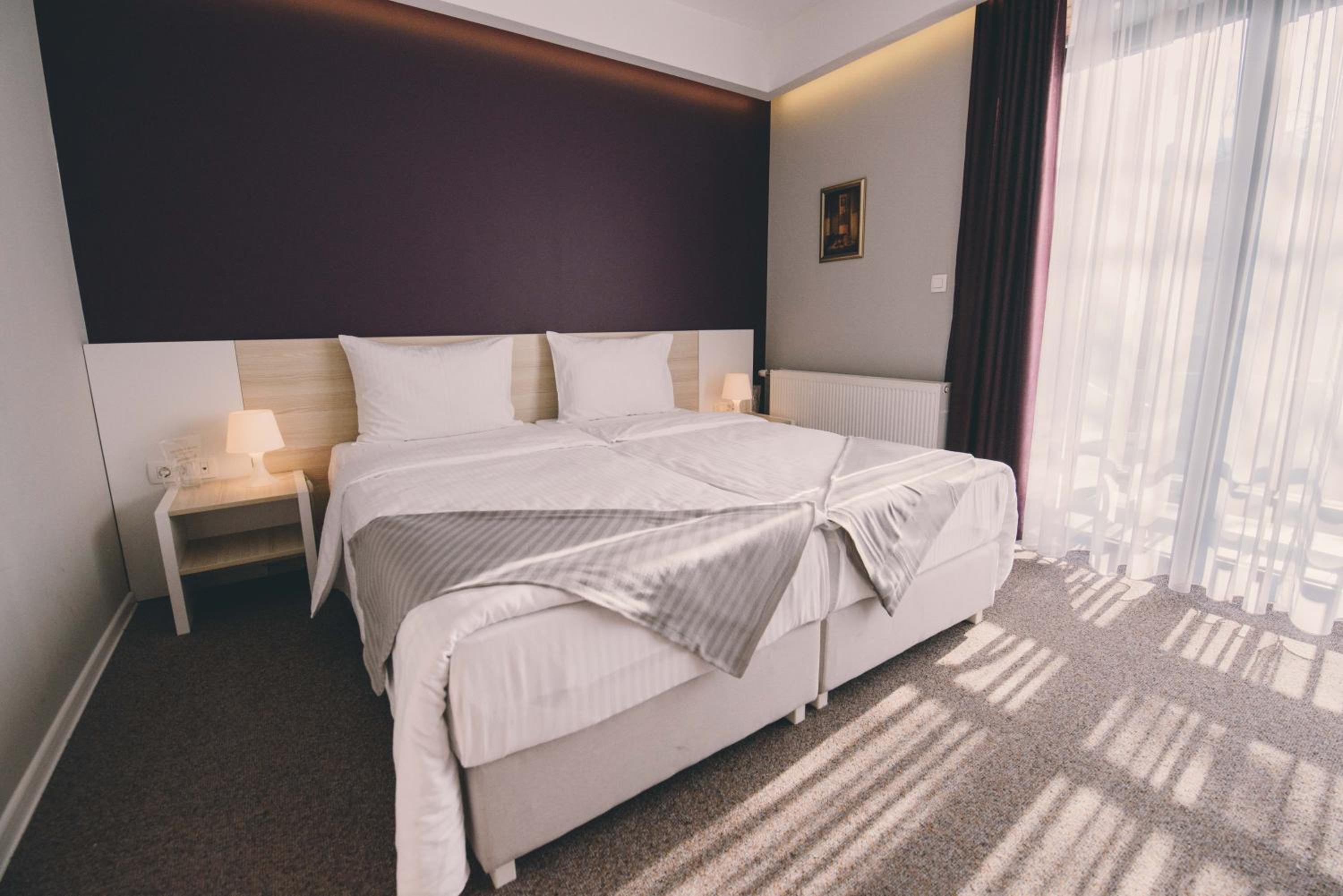 Double or Twin Room with Balcony photo 2