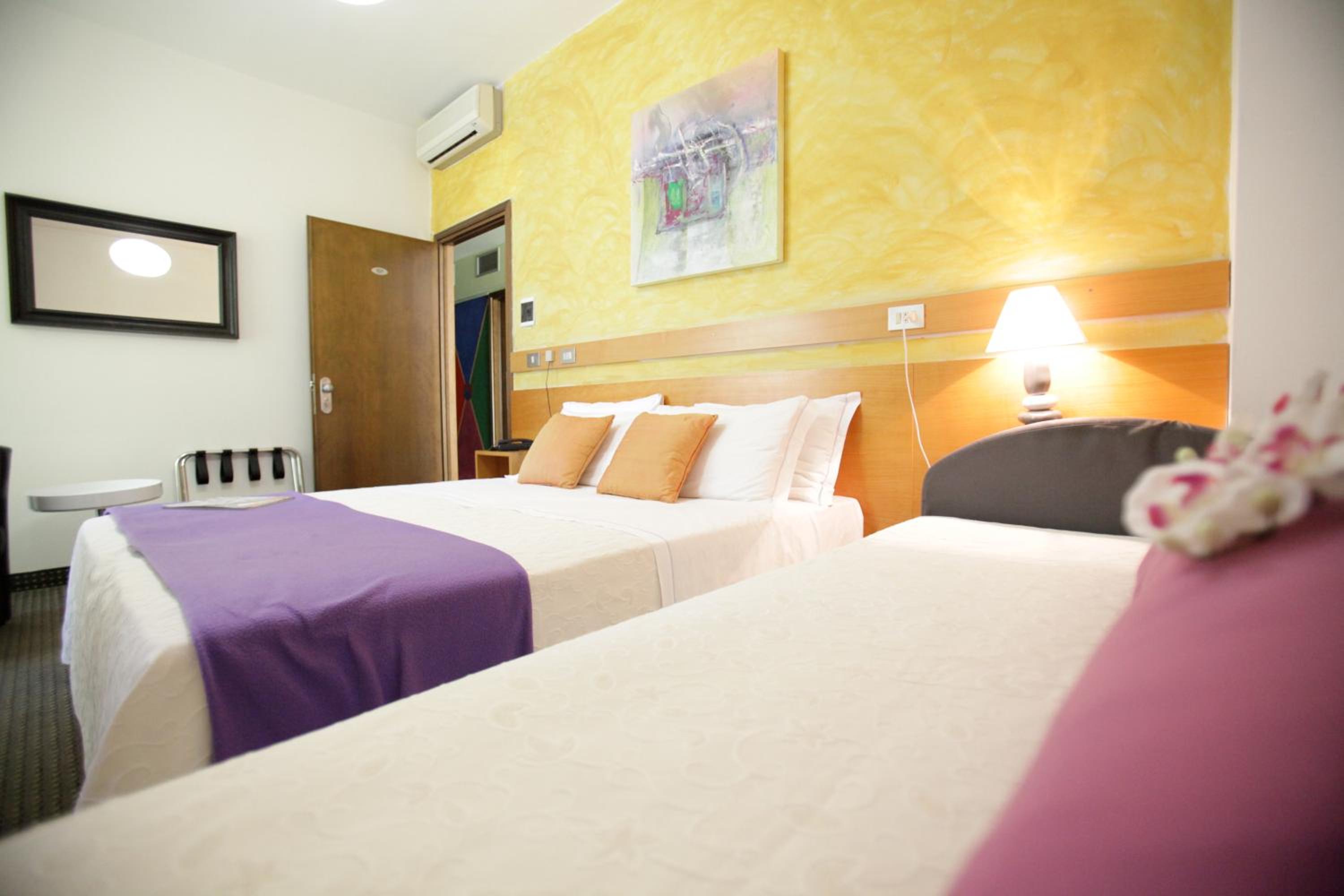 Quadruple Room - Photo 1