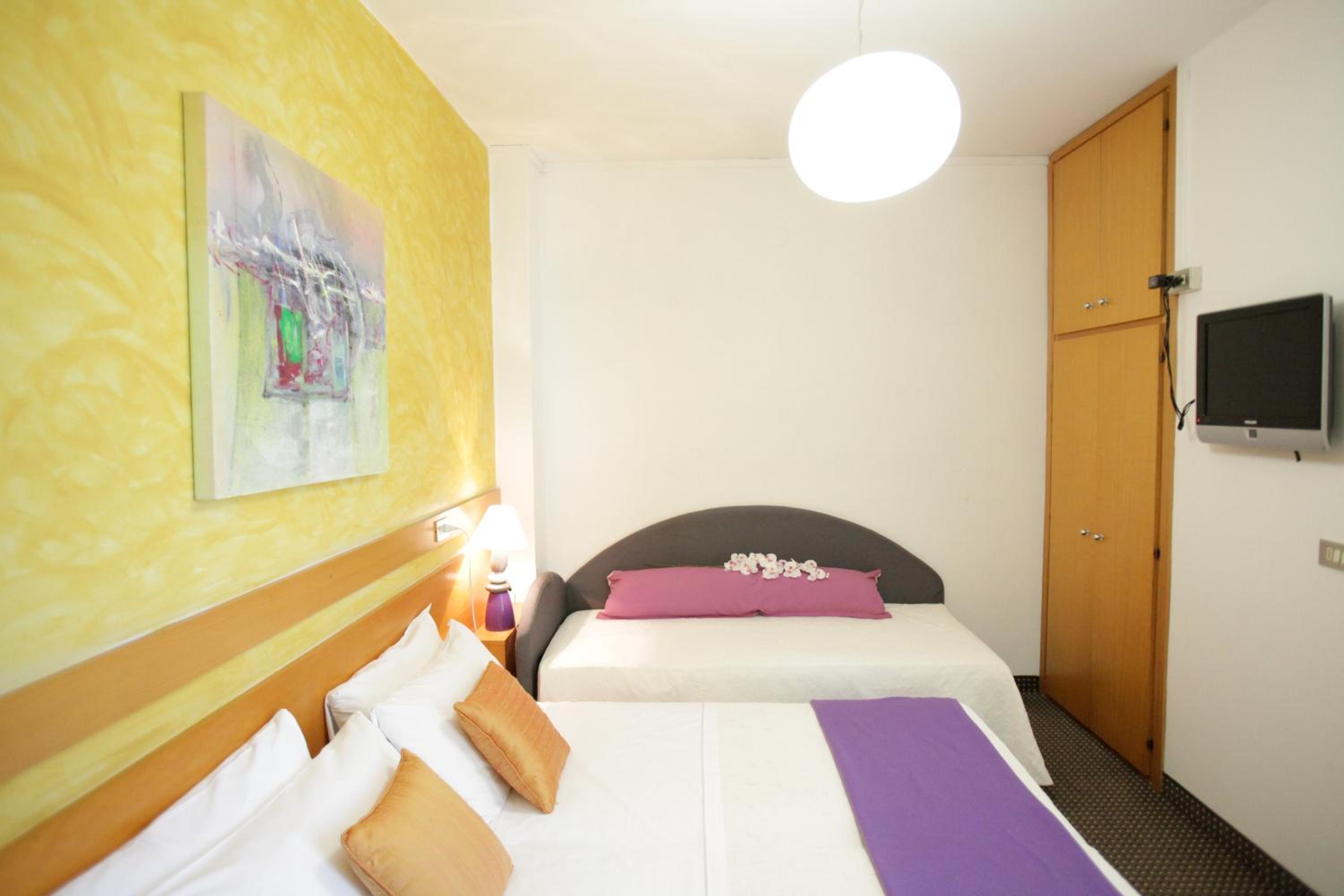 Quadruple Room - Photo 3