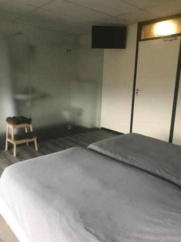 Standard Double Room with Two Double Beds photo 2