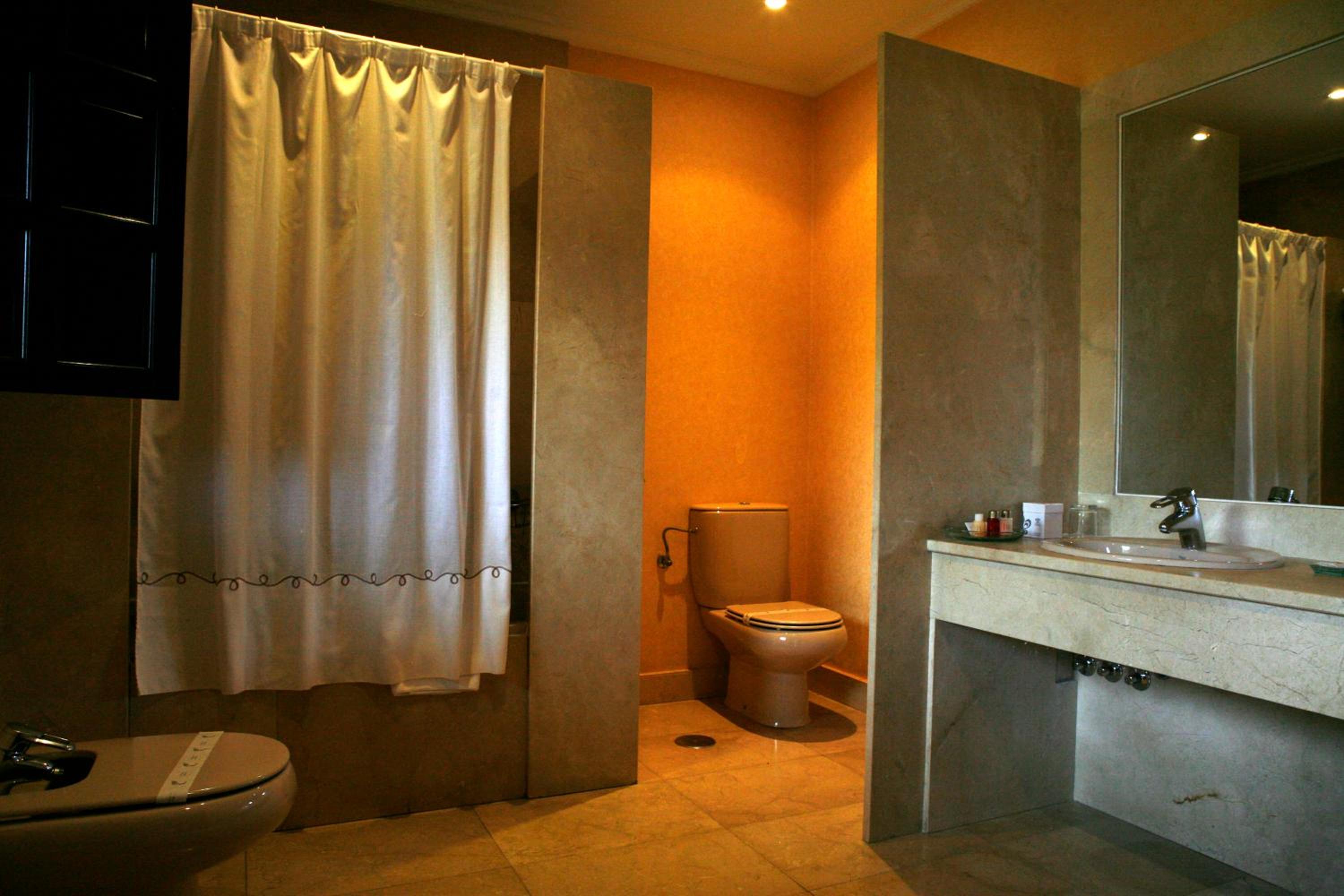 Suite with Hydro Massage and Terrace - Photo 33