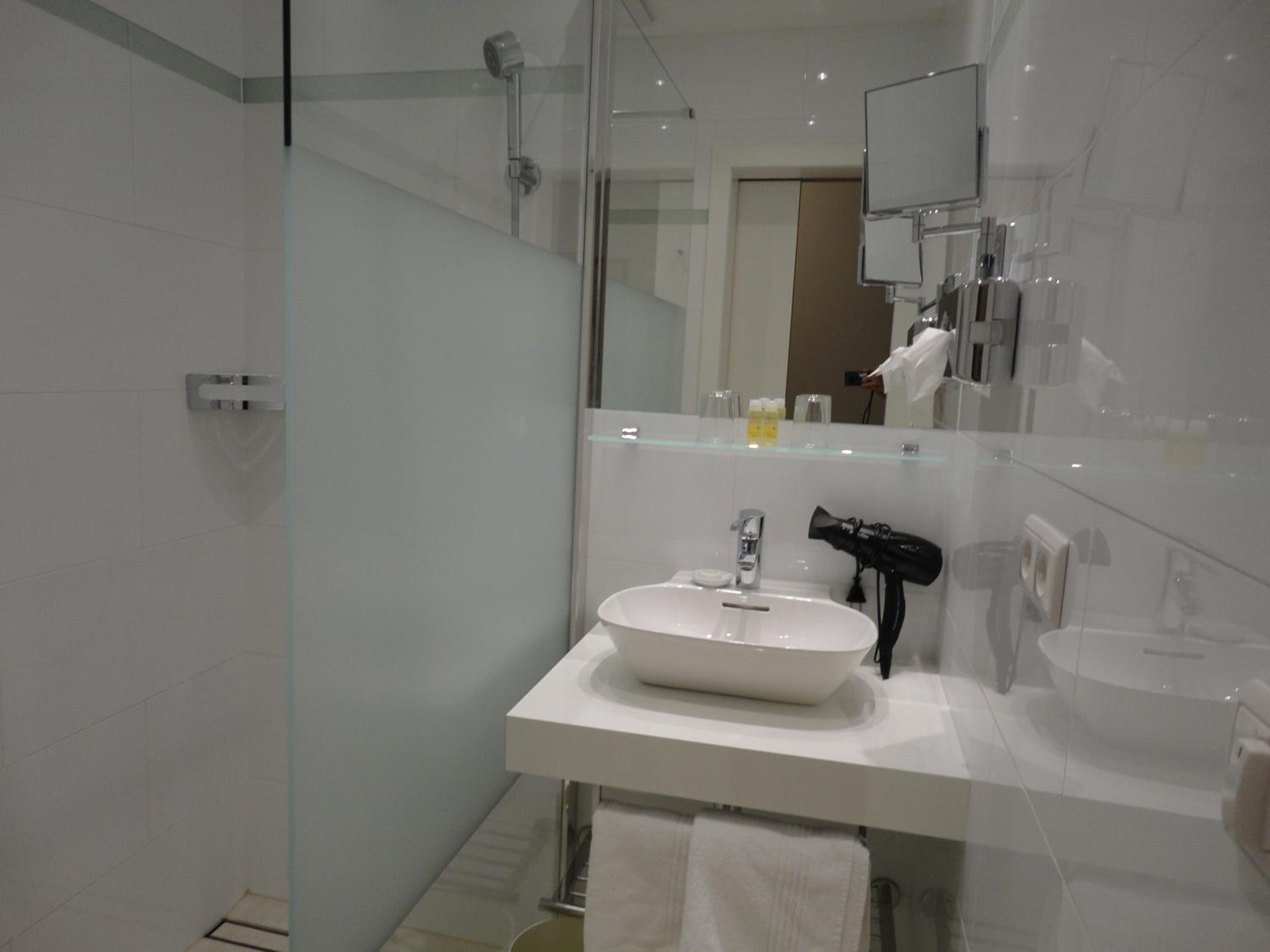 Double Room - Photo 7
