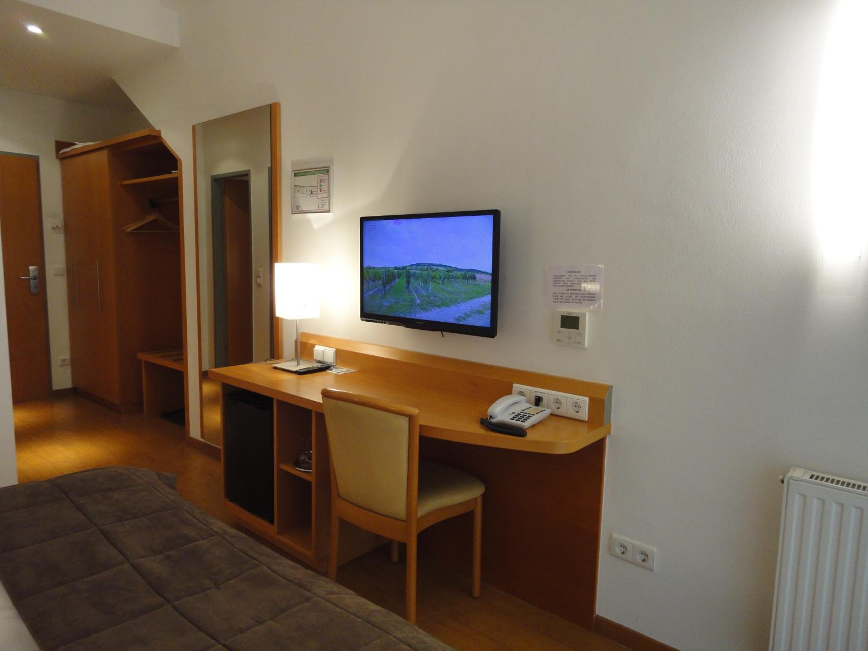 Double Room - Photo 5