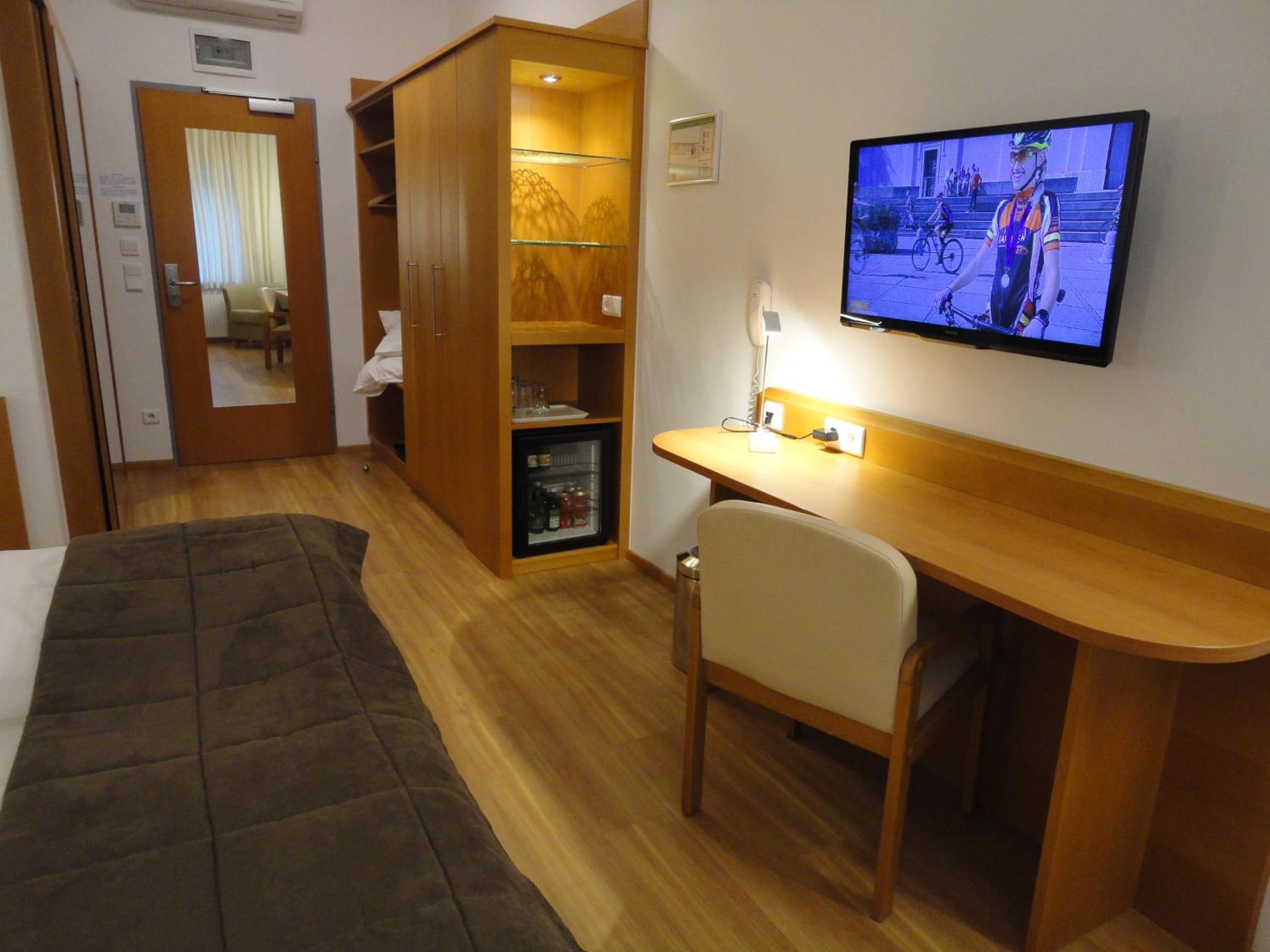 Double Room - Photo 6