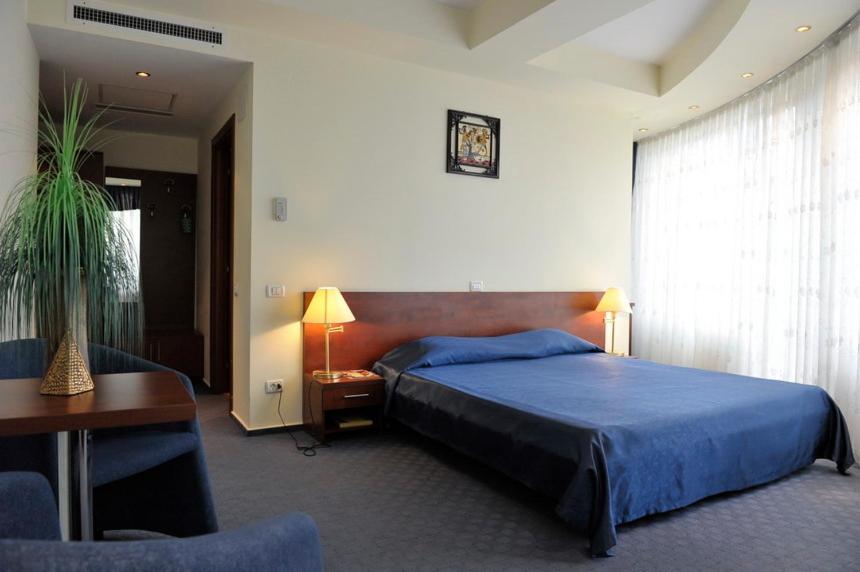 Standard Double Room - Photo 6