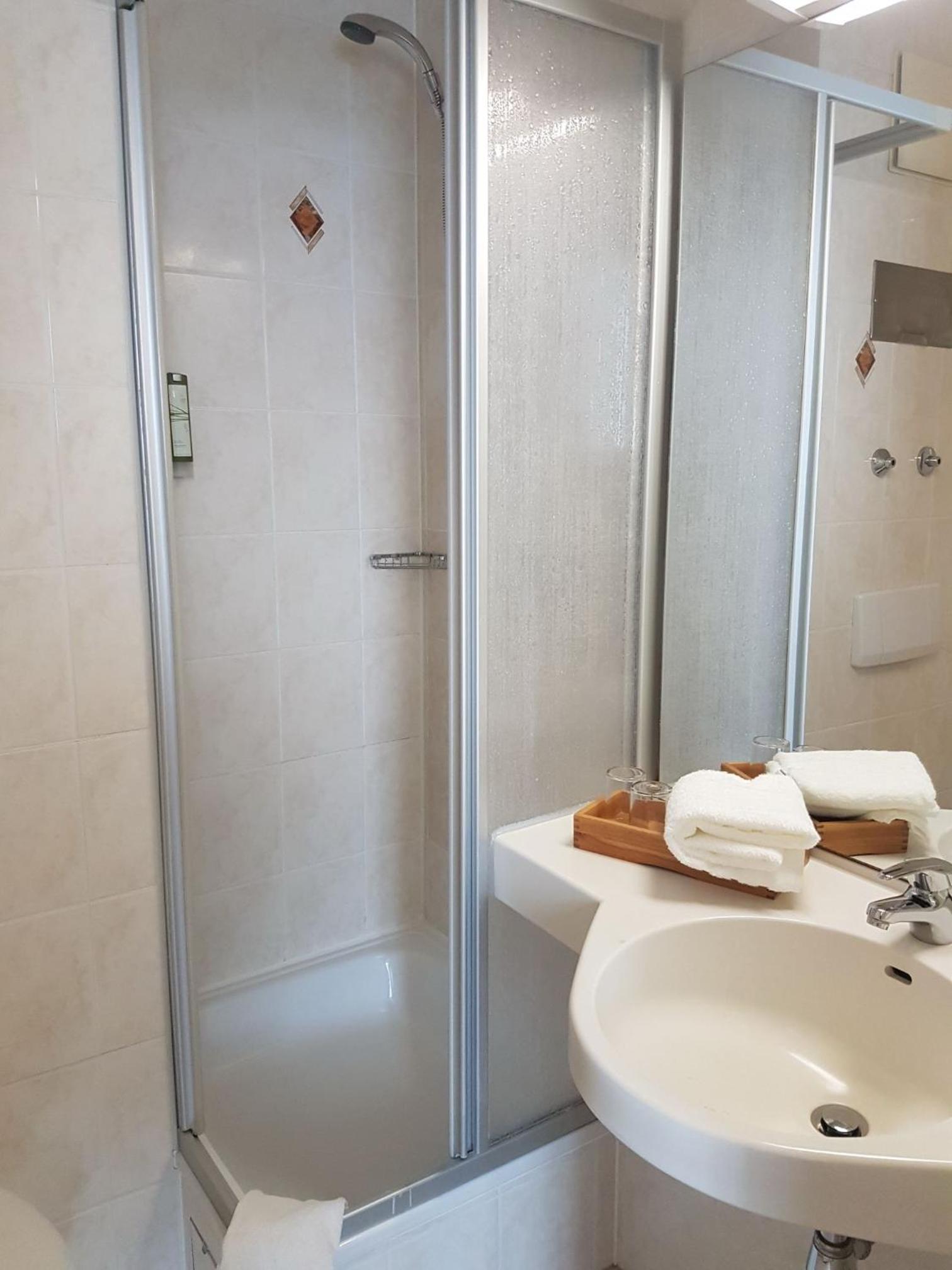 Double Room - Photo 15